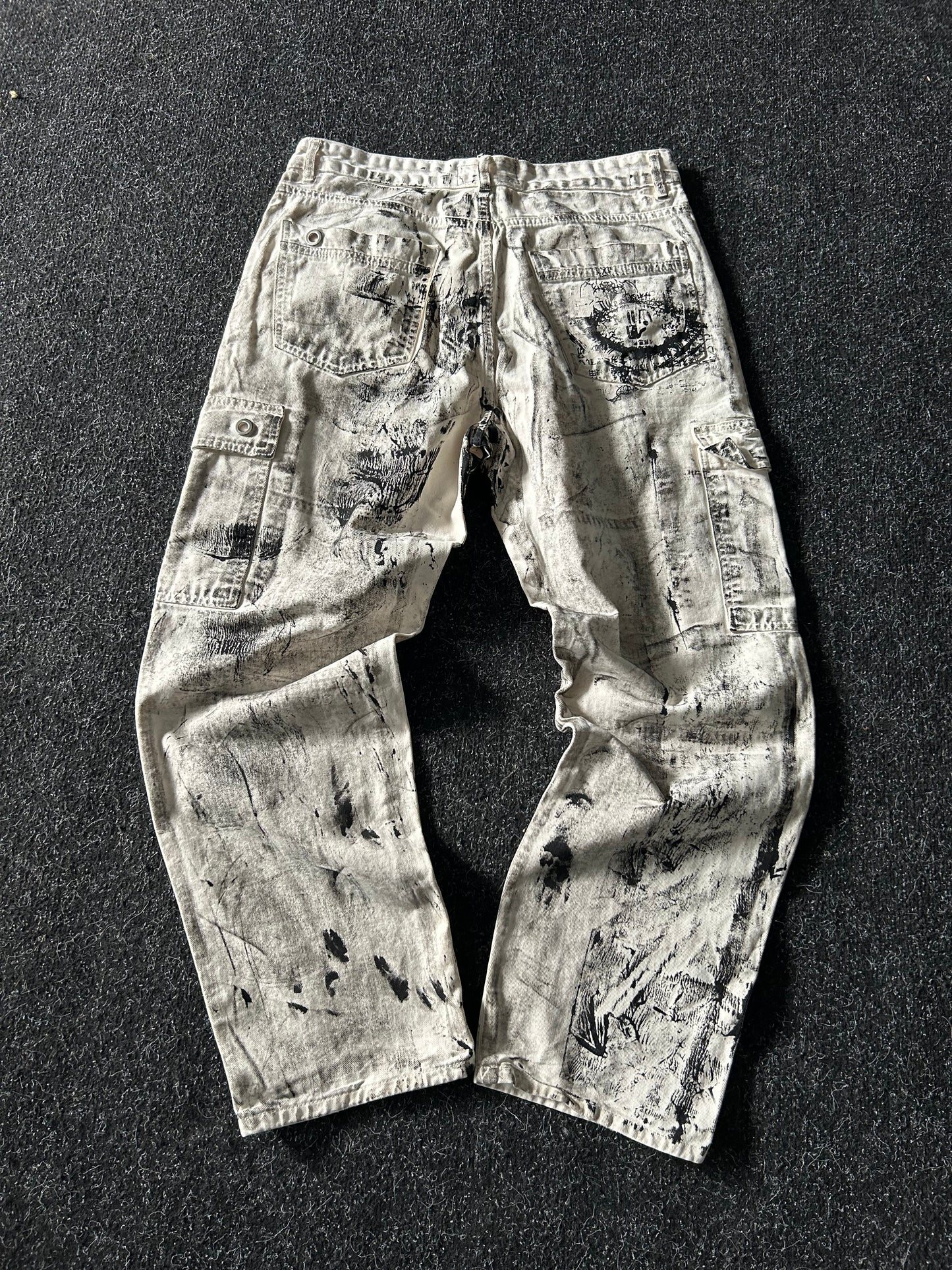 11WHItE CaRGO BAGGY PAINTED PANTS