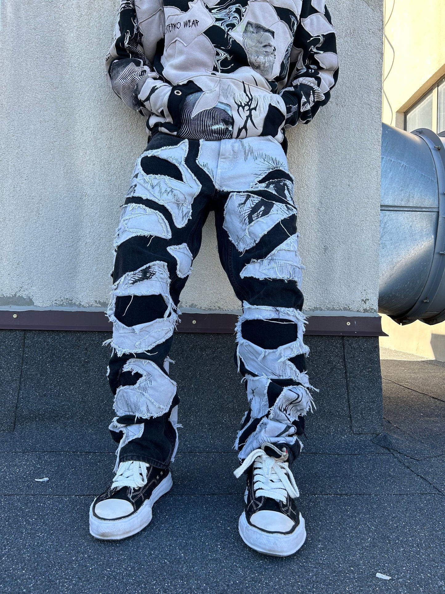 1BLACK/WHITE UPC PANTS