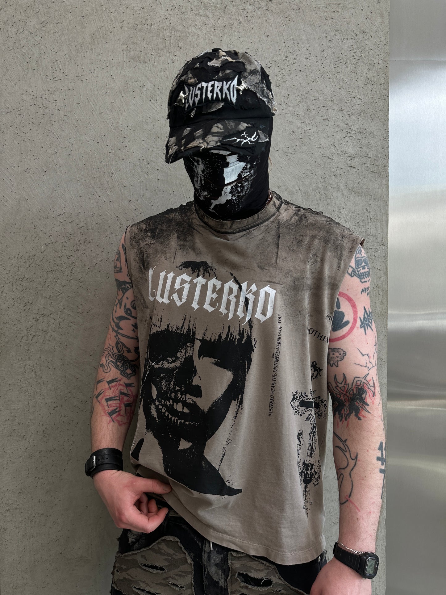 000/ MONOCHROME DECAY DISTRESSED CAP