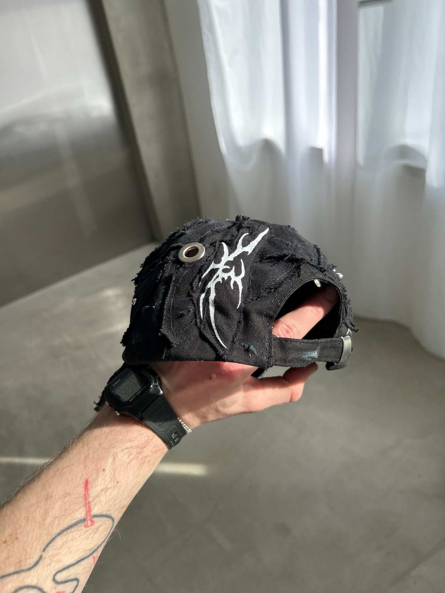0001Cap dark distressed