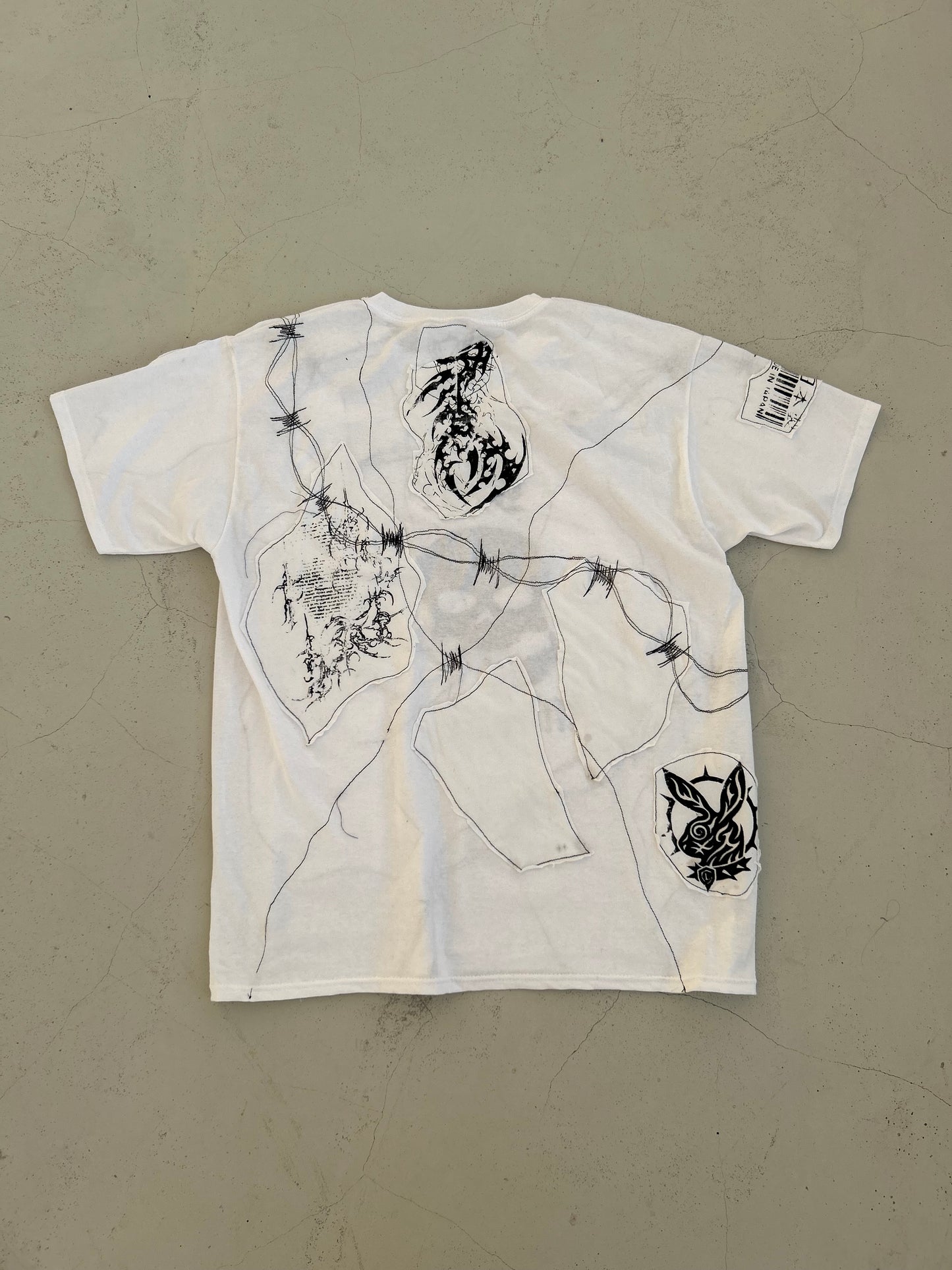 11BLACK/RED UPCYCLE T-SHIRT