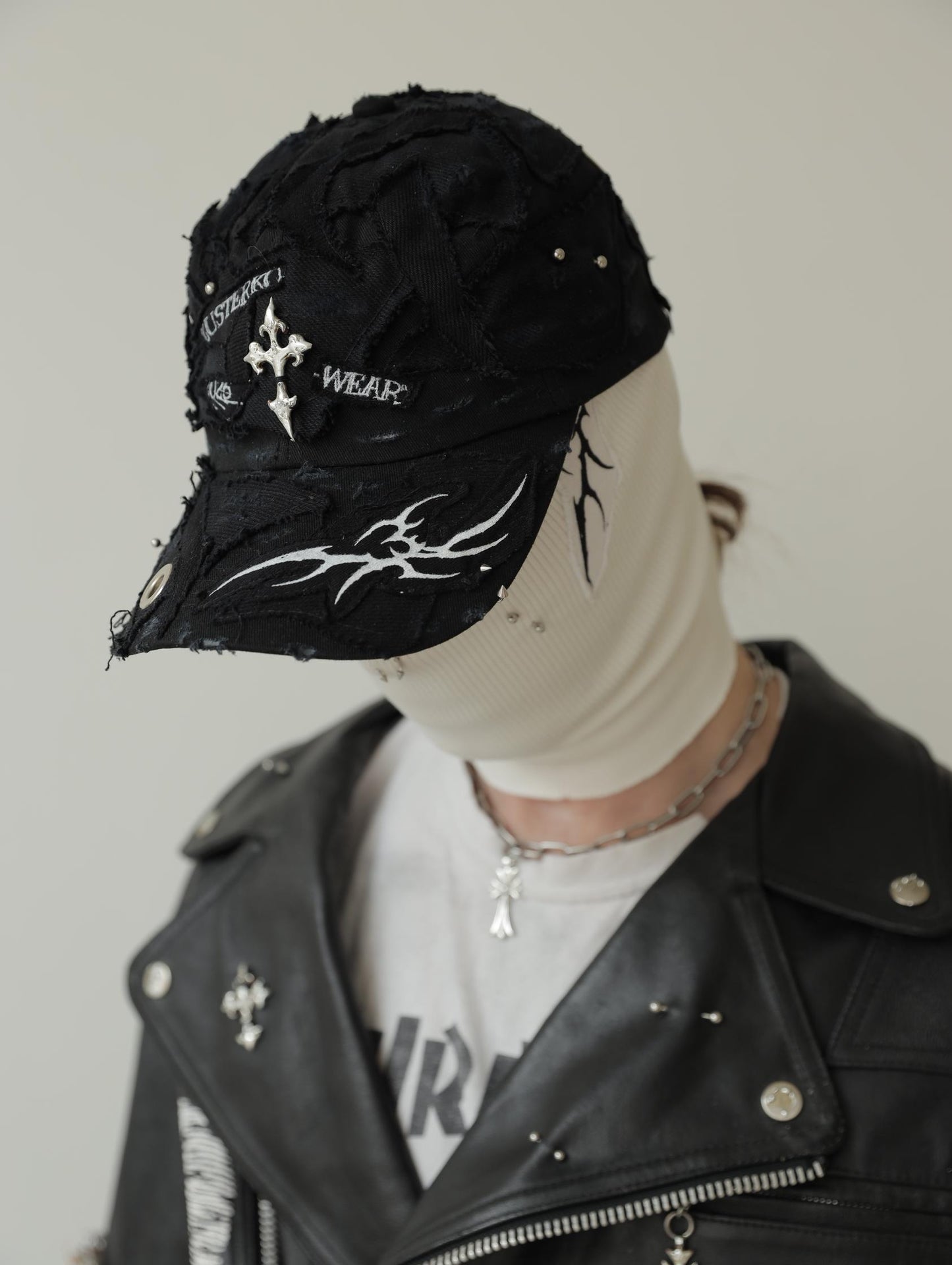 DISTRESSED BLACK CAP