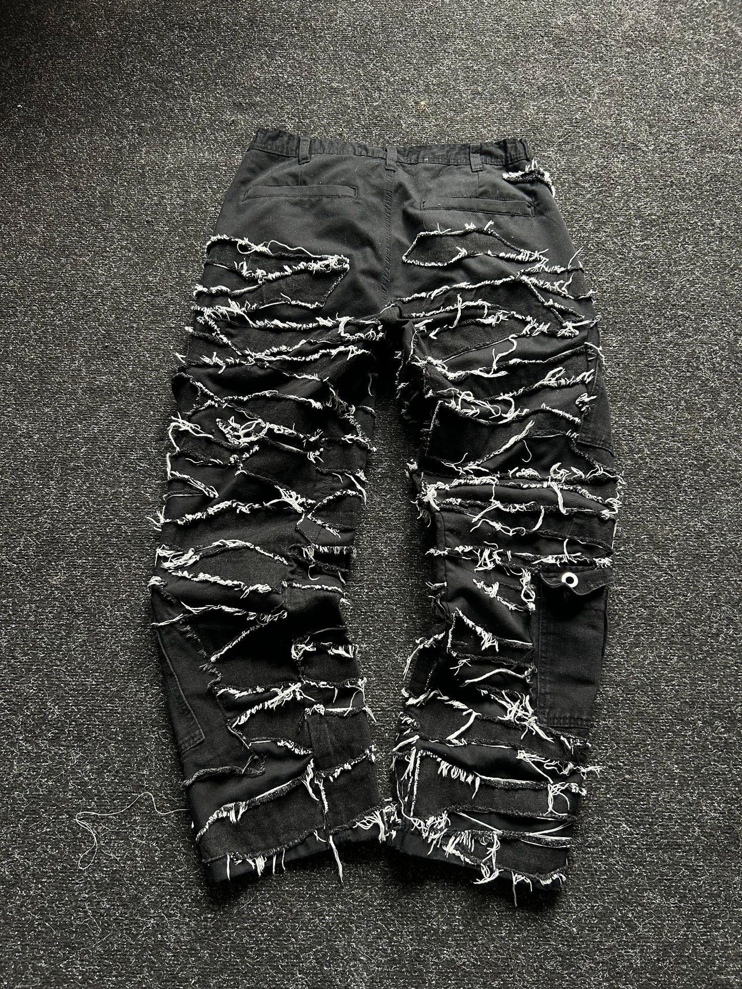 11DISTRESSED CARGO PANTS