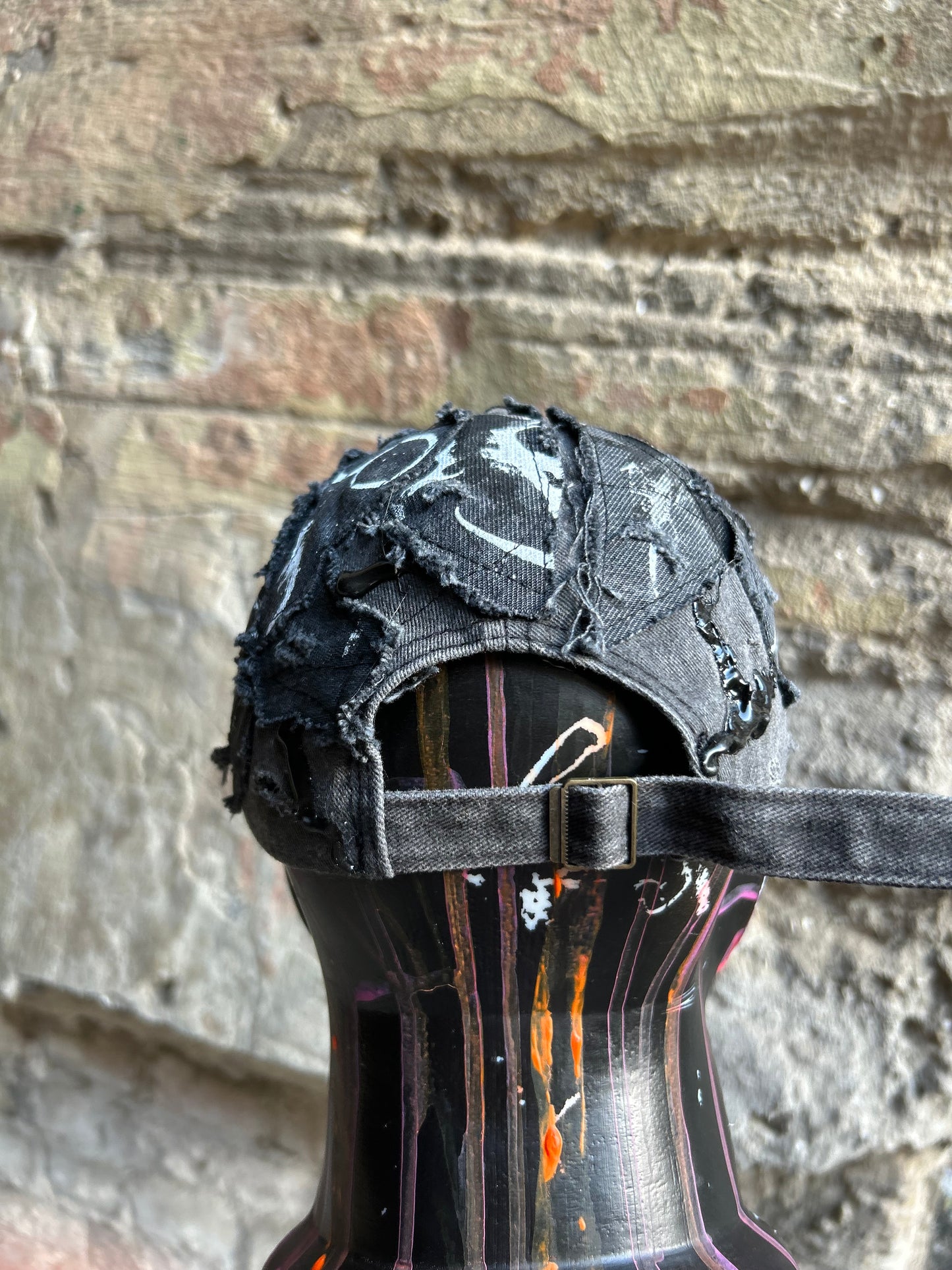 00/ DISTRESSED SCULPTURE WASHED CAP