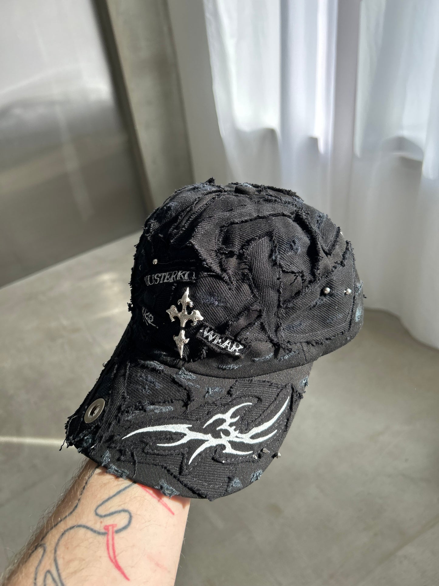 0001Cap dark distressed