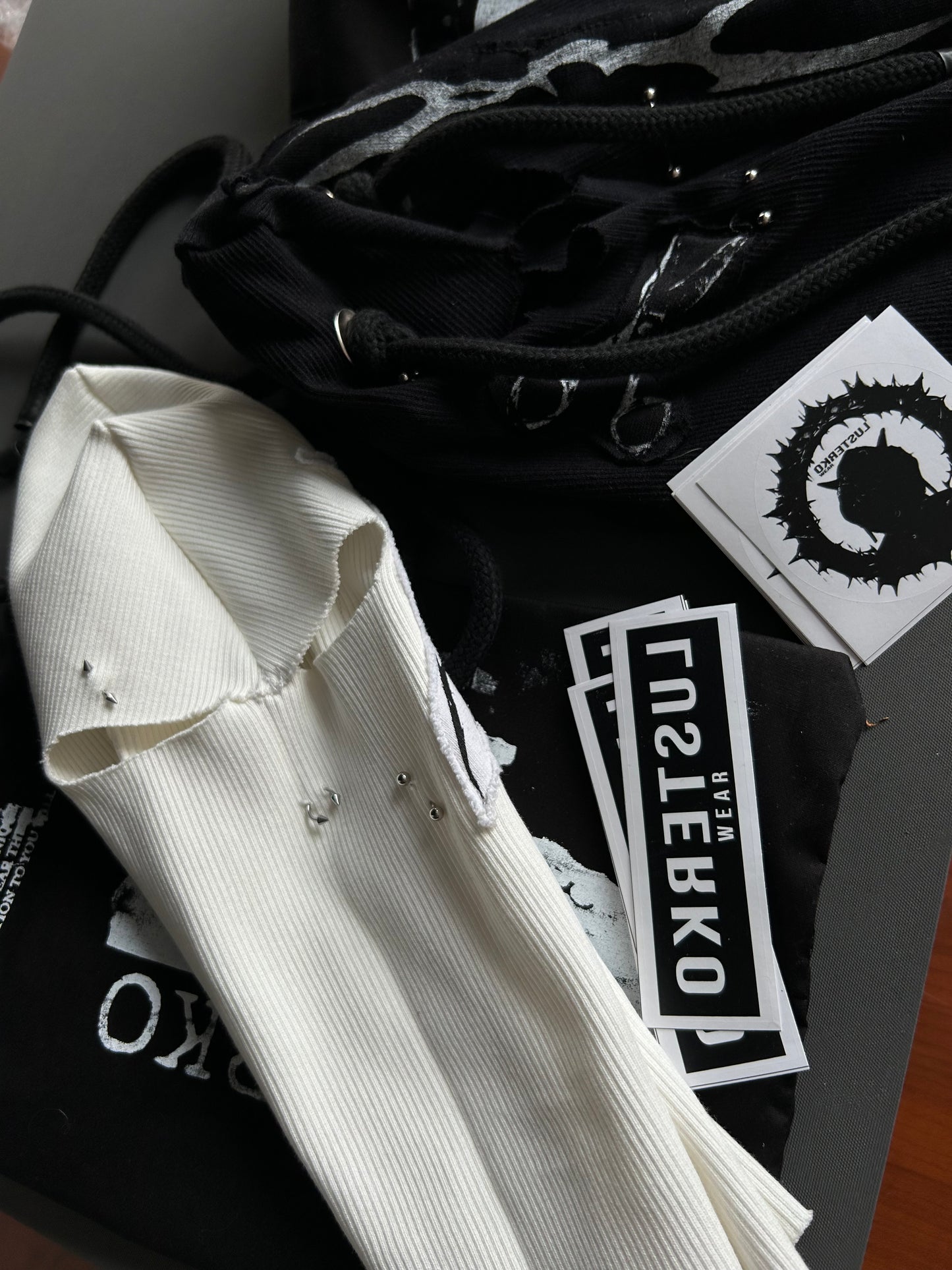 0001WHITE MASK