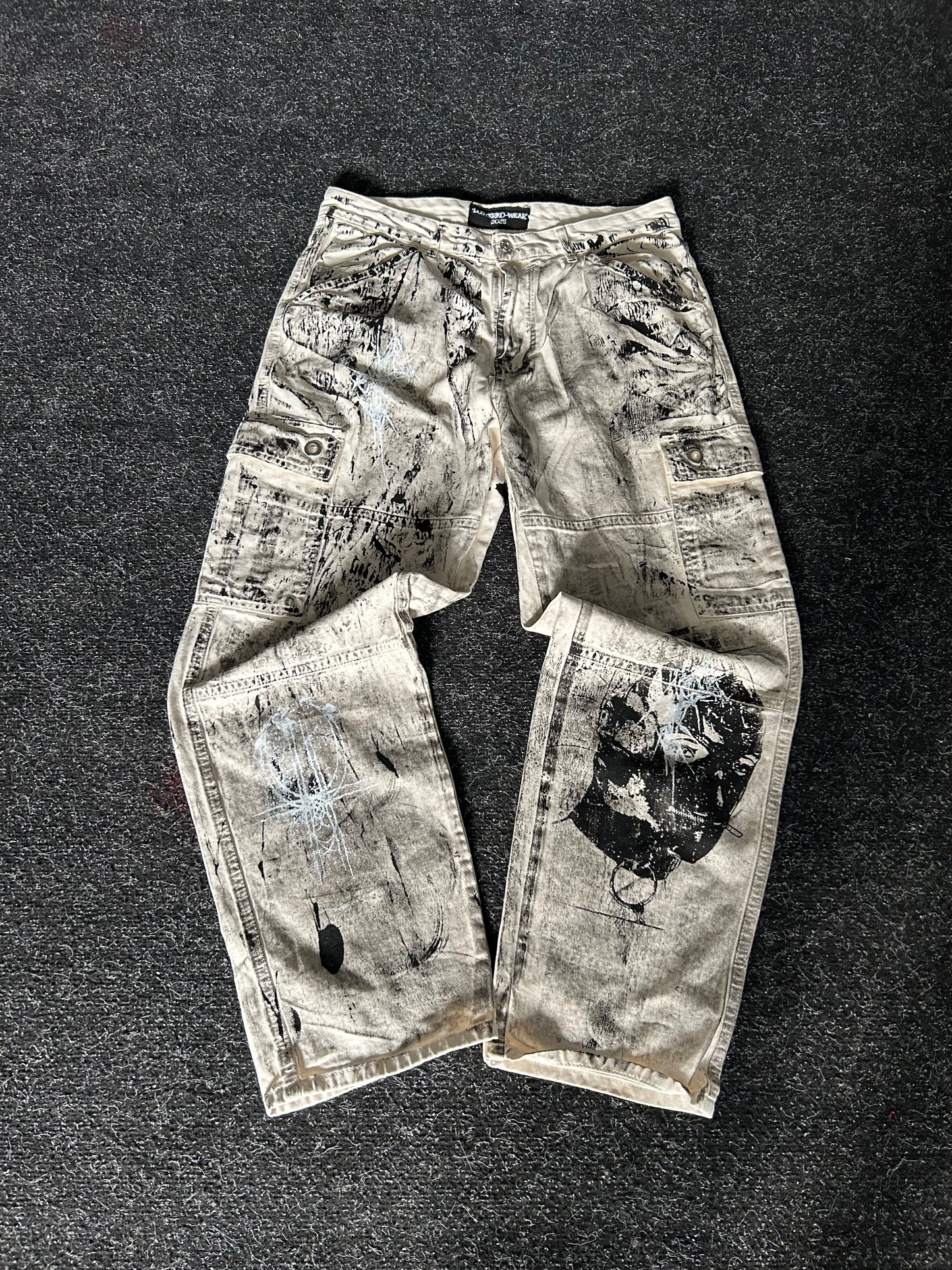 11WHItE CaRGO BAGGY PAINTED PANTS