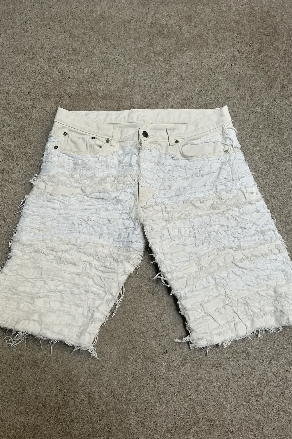 WHITE SHORTS