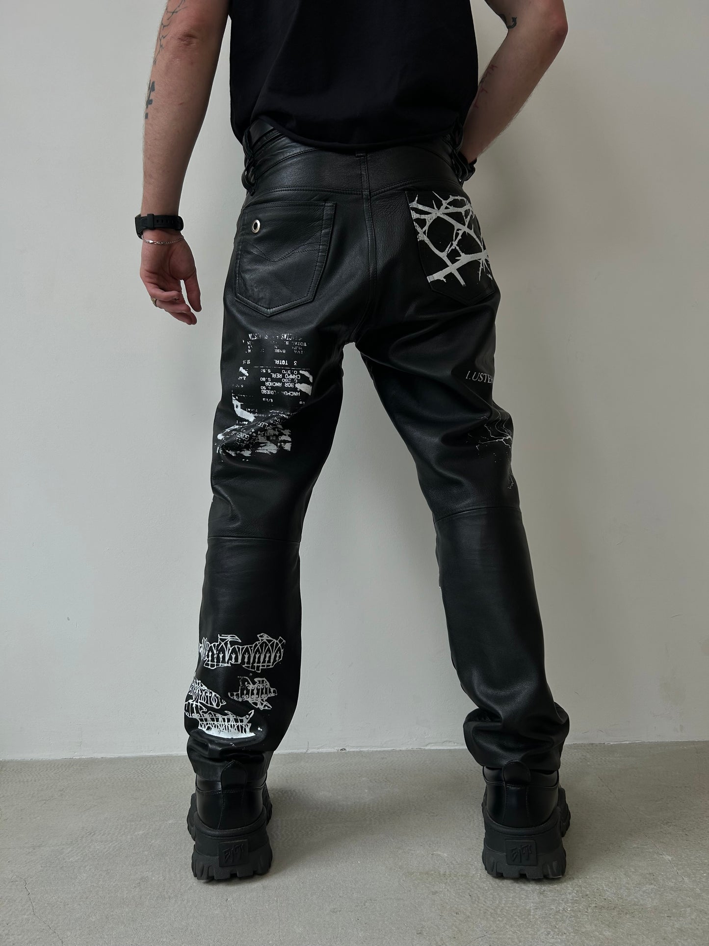 11LEATHER PANTS