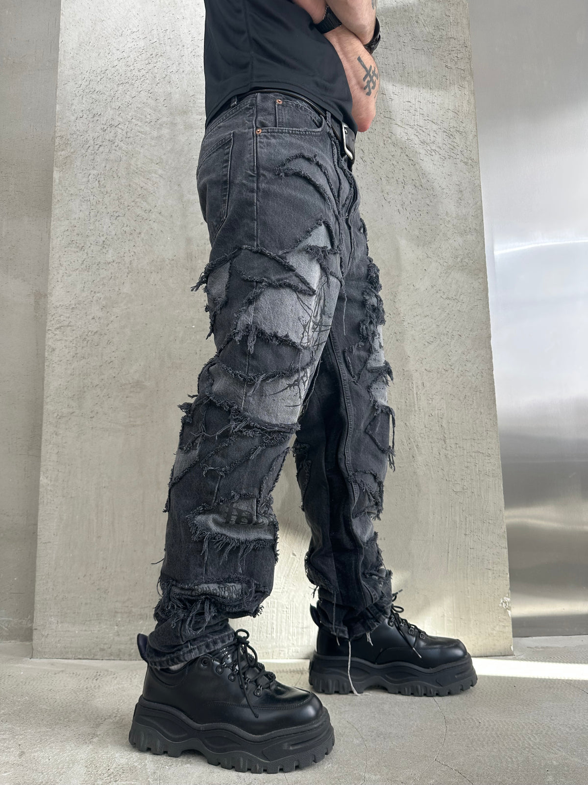 /FRACTURE JEANS
