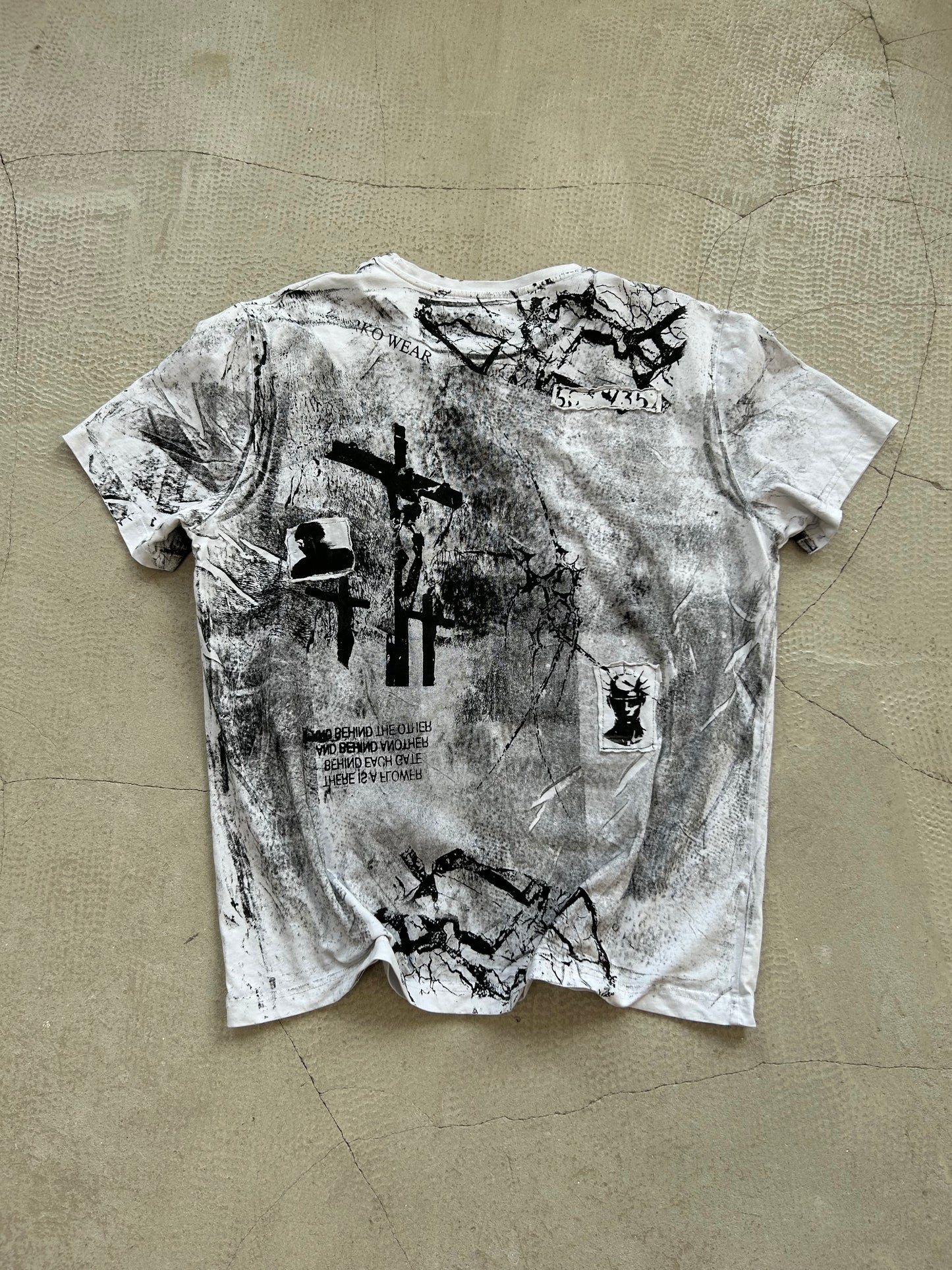 000/ BEHIND THE MASK TEE