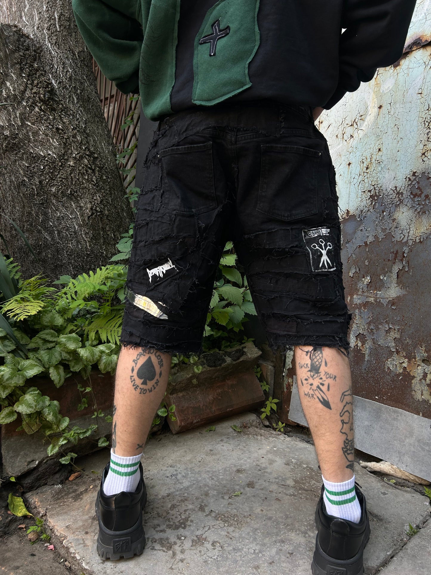 Cargo distressed baggy shorts