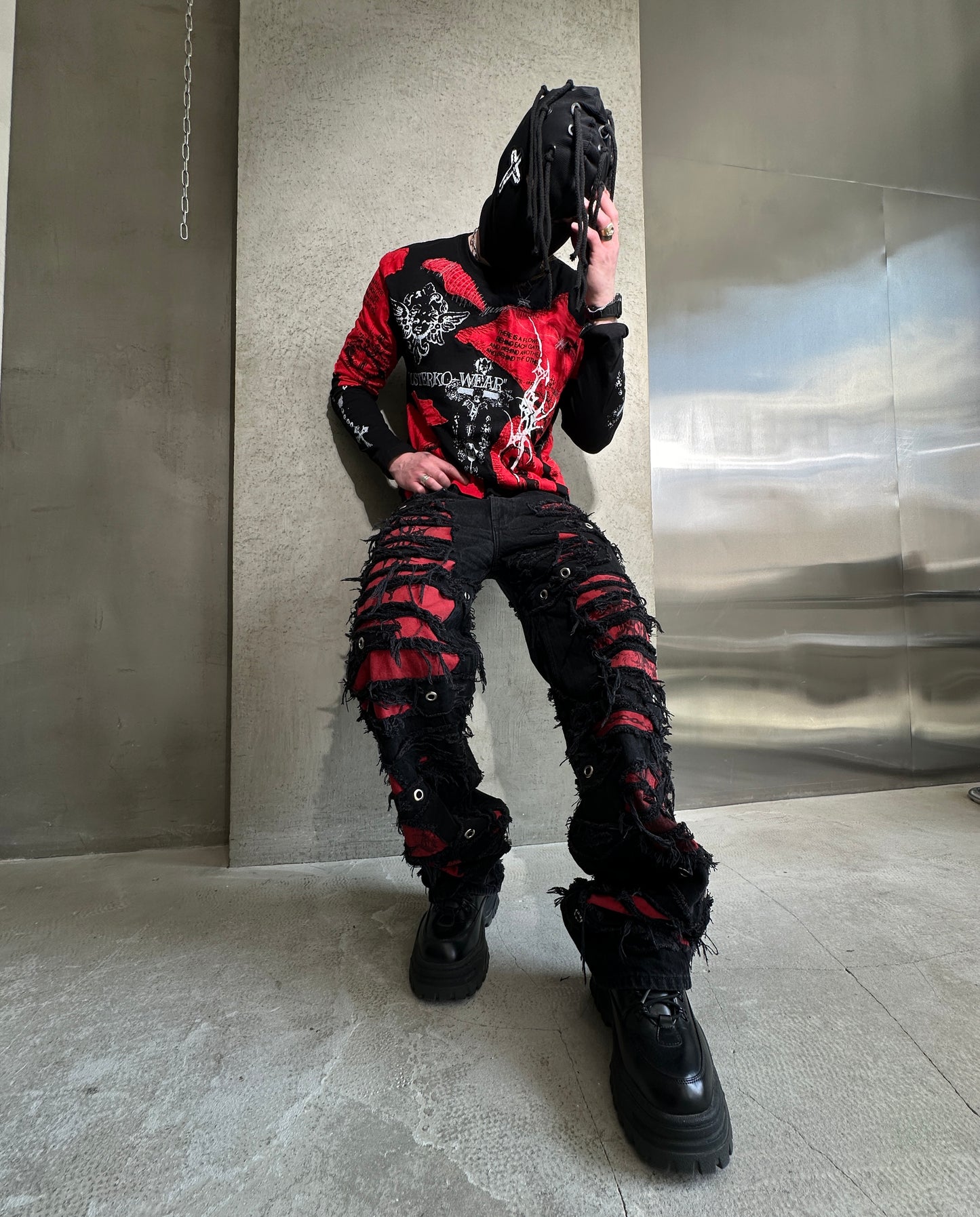 000/ CHAOS DISTRESSED PANTS