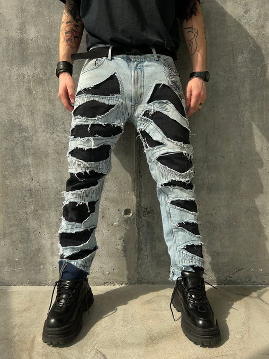 11SKINNY DISTRESSED BLUE PANTS