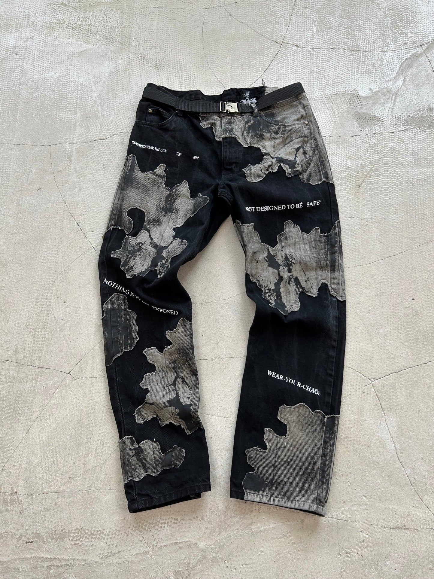 000/ SUBHUMAN ARTIFACT TROUSERS