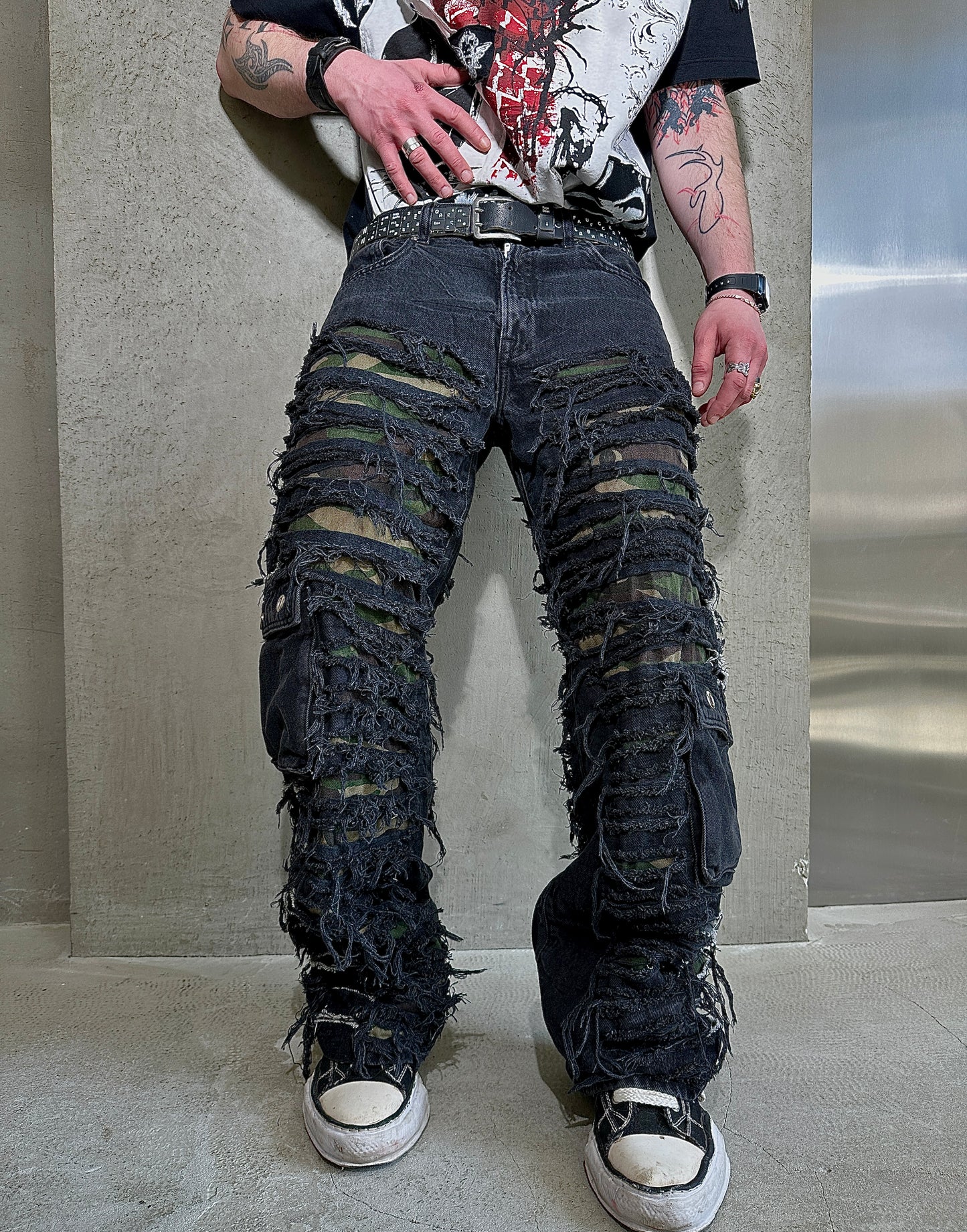 001/ WAR DISTRESSED CARGO PANTS