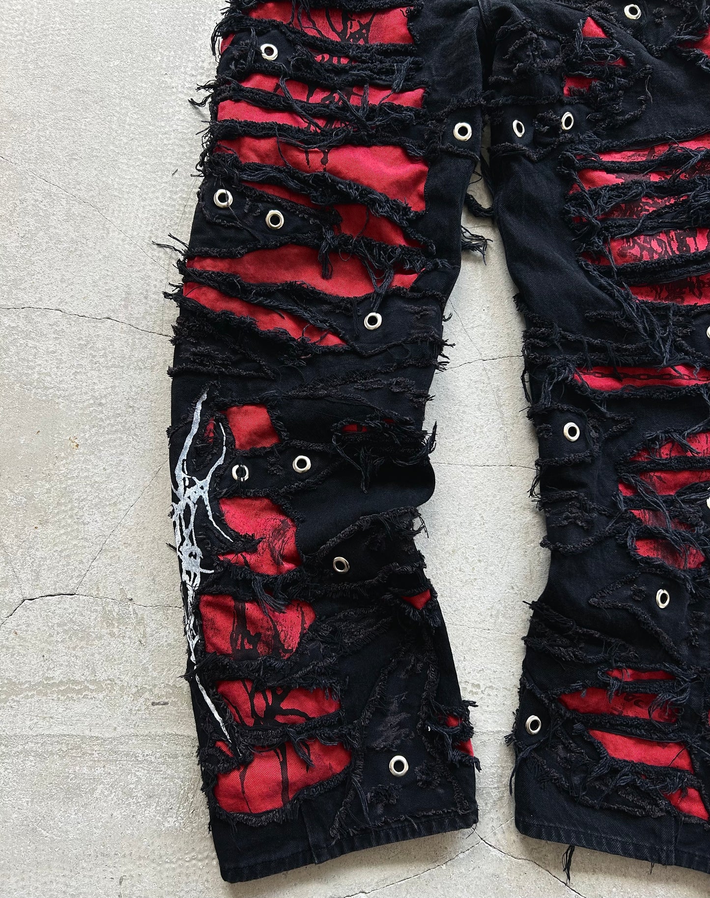 000/ CHAOS DISTRESSED PANTS
