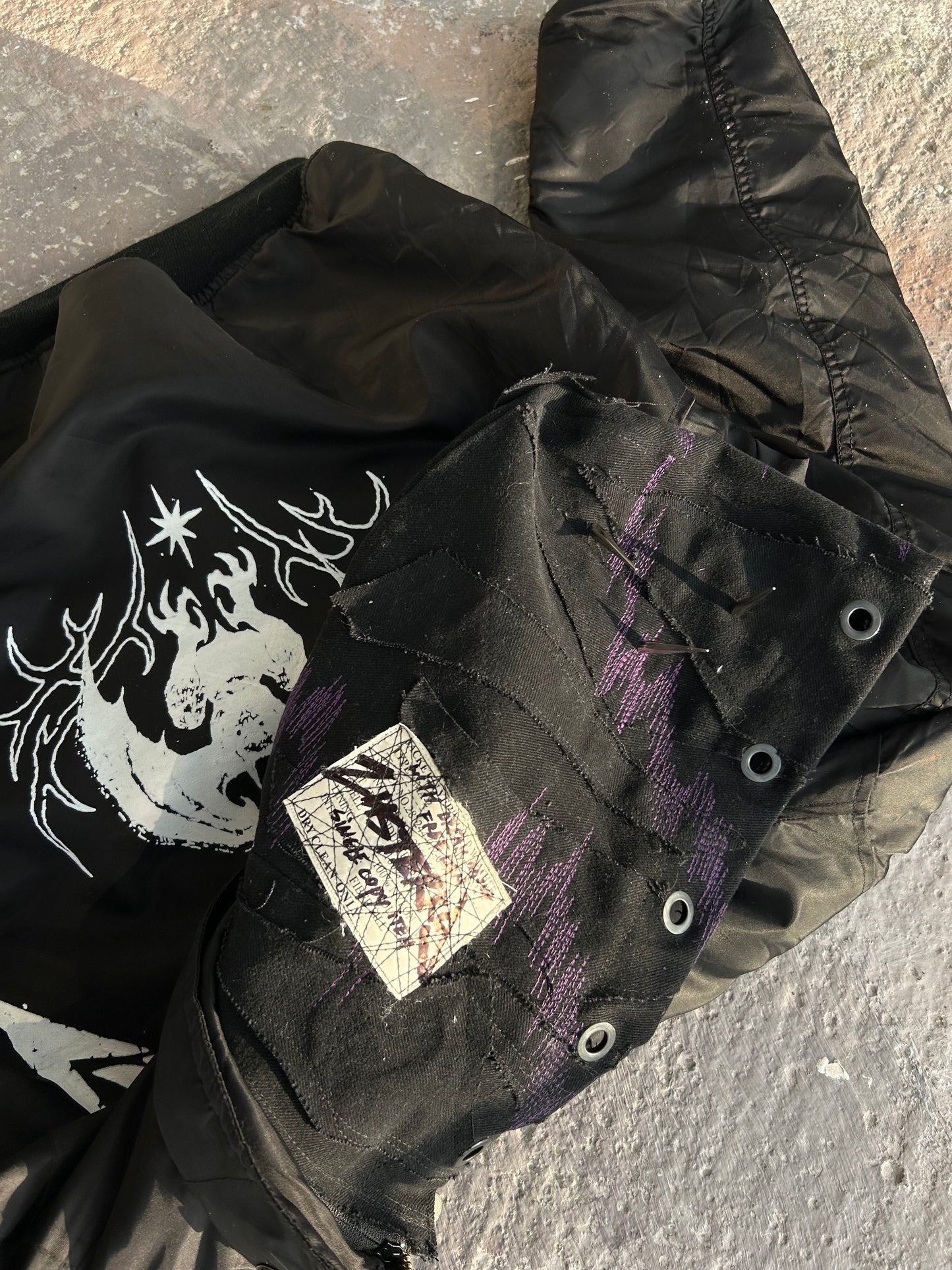 111DARK HOODED BOMBER