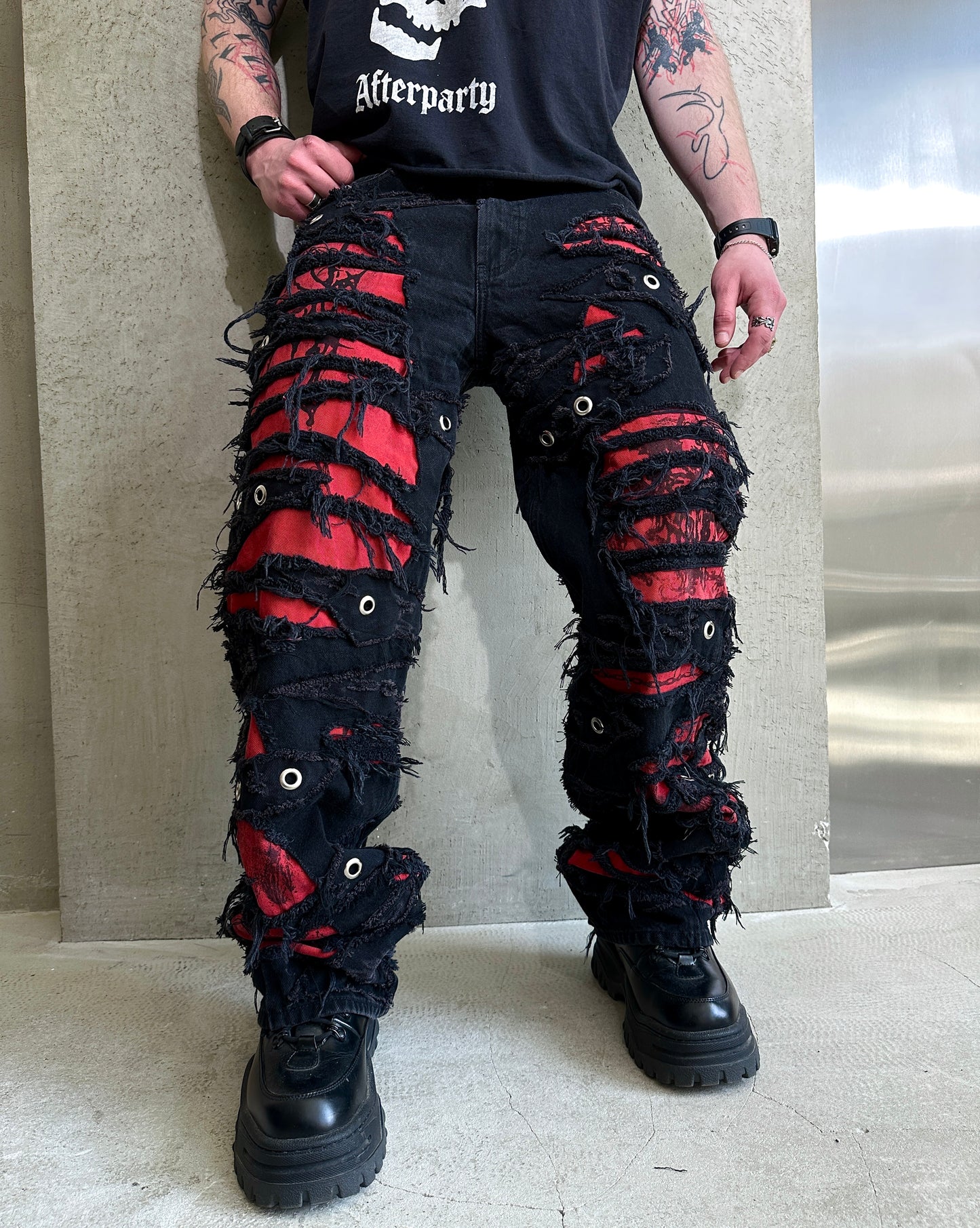 000/ CHAOS DISTRESSED PANTS