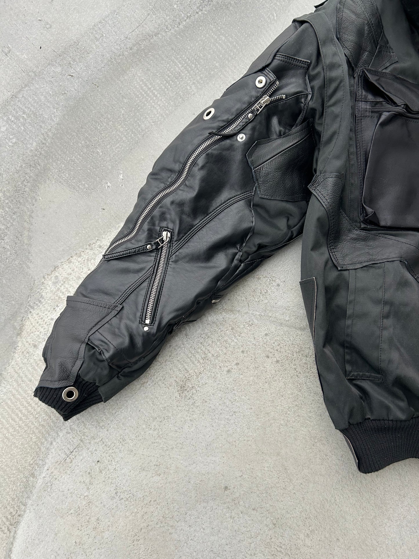 00TRANSFORMER UPCYCLE LEATHER BOMBER