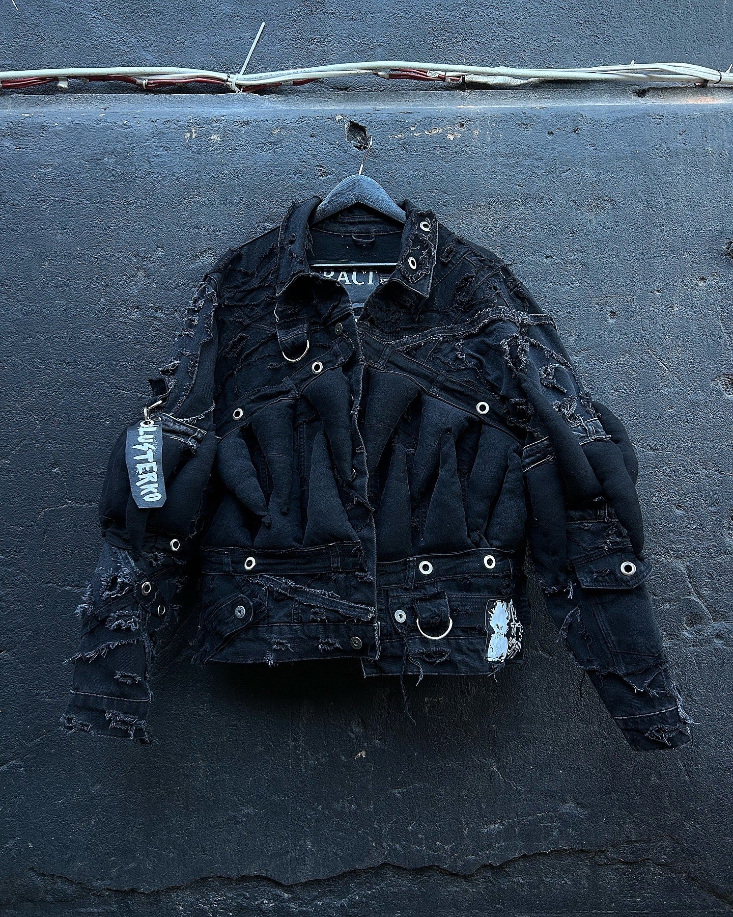 00JAWS DESTROYED JACKET