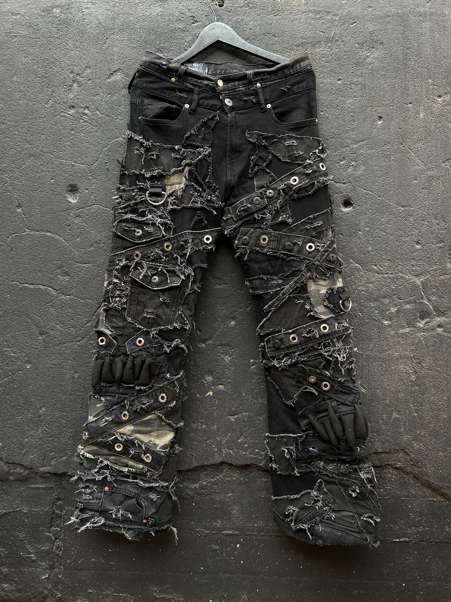 01DARK ASH BAGGY JAWS DENIM PANTS