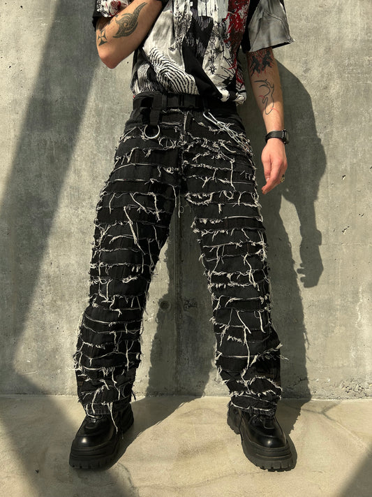 11DISTRESSED BAGGY PANTS