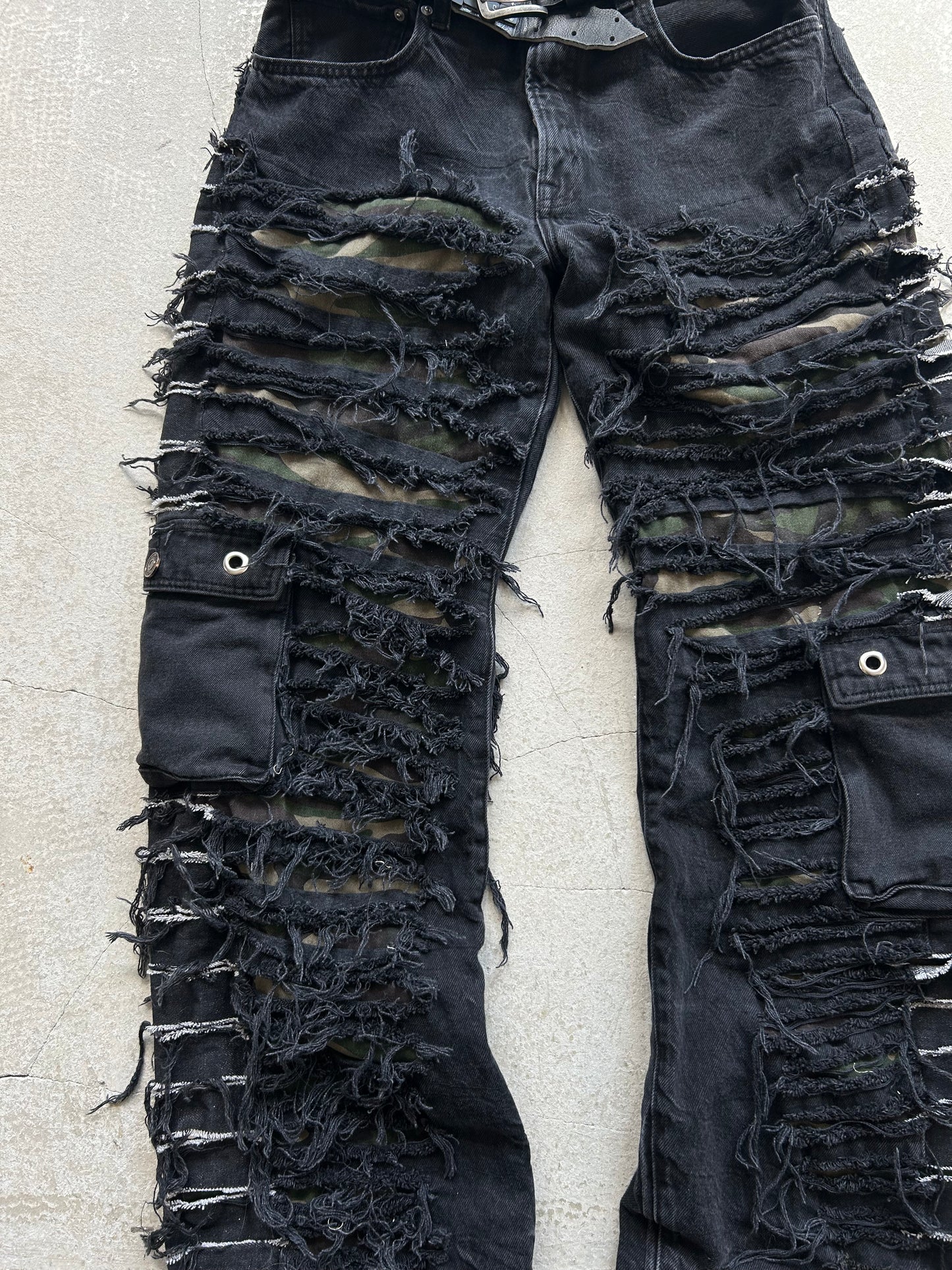 001/ WAR DISTRESSED CARGO PANTS