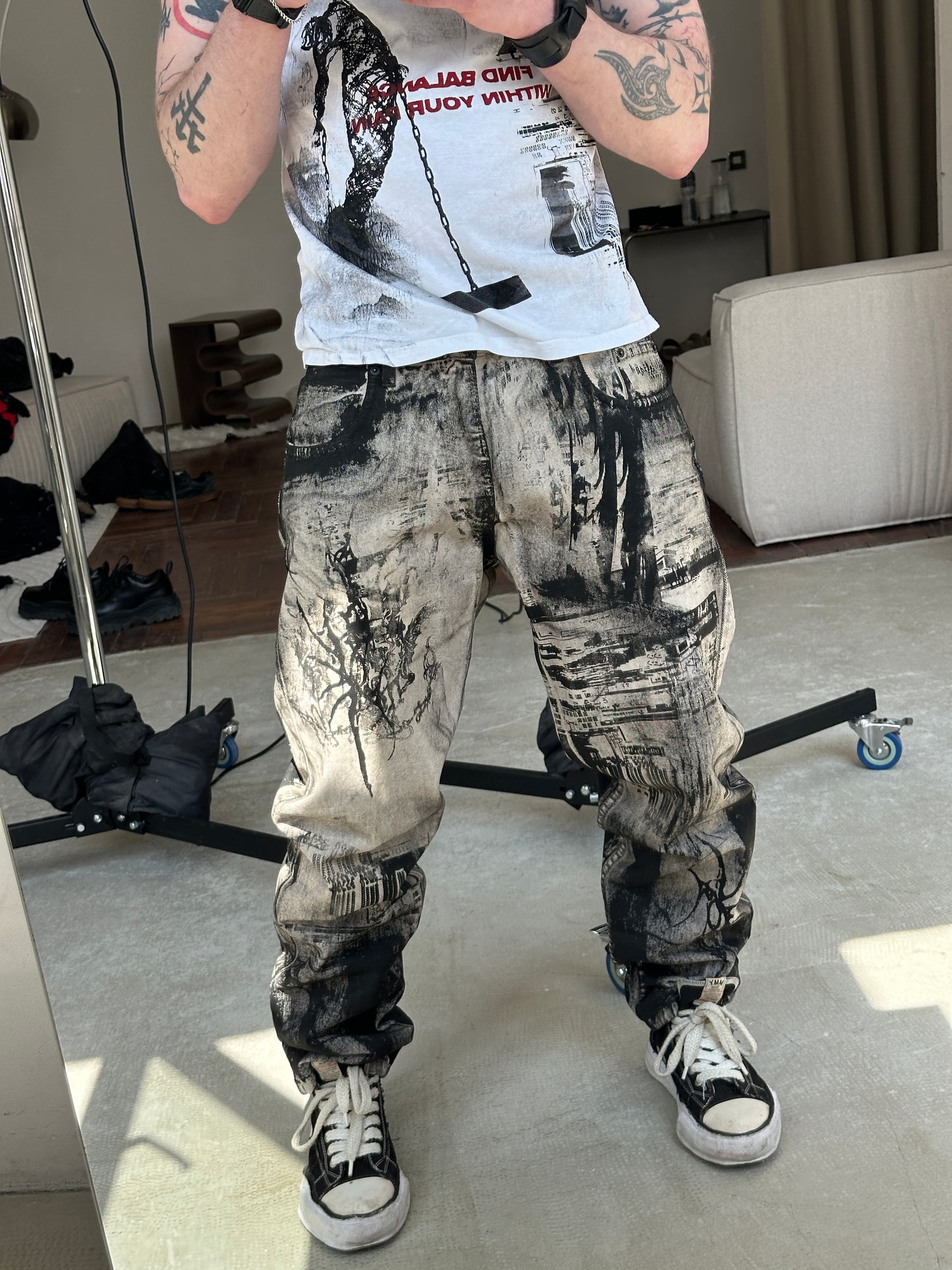 000/ STATIC DISTORTED DENIM