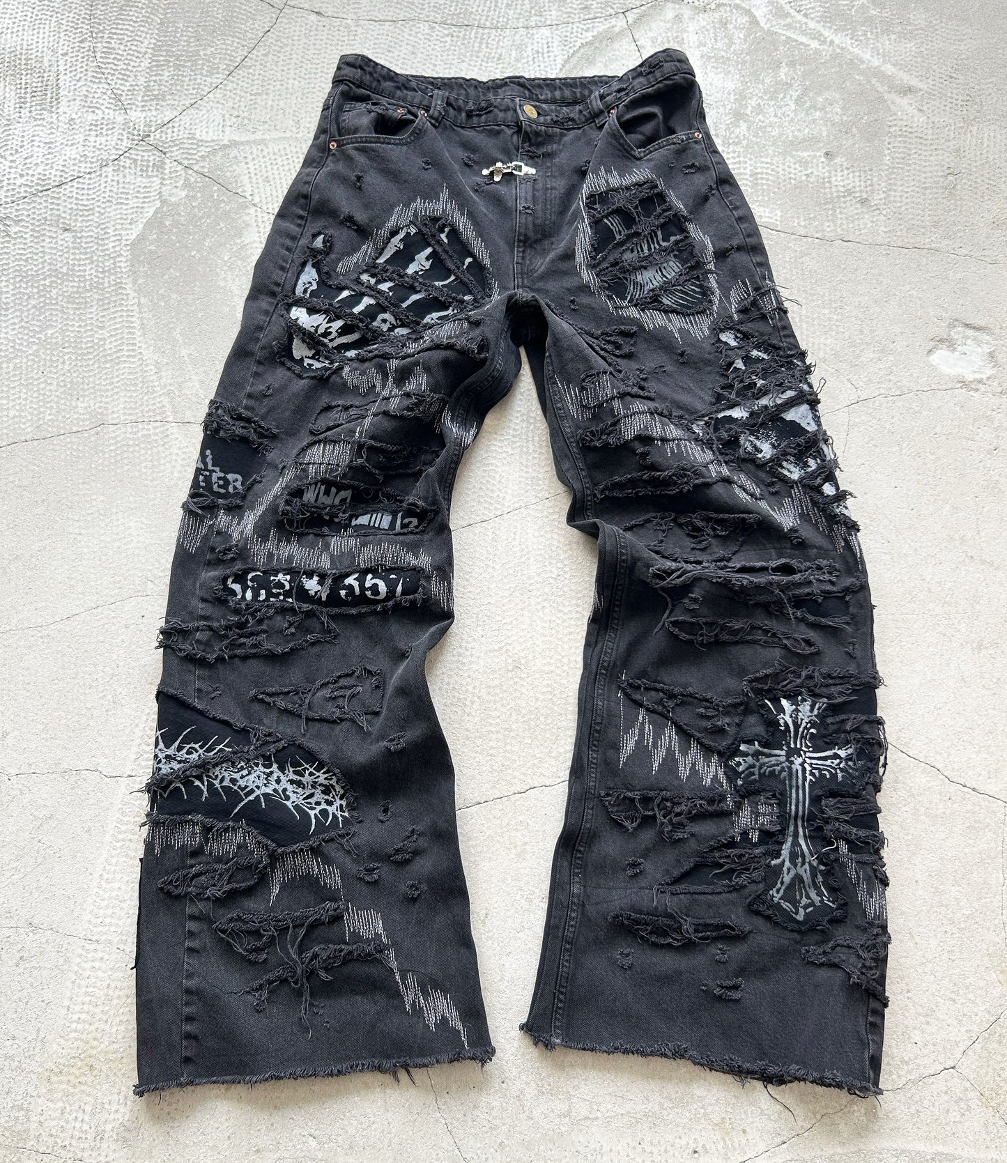 001/ DISTRESSED OBSCURA DENIM