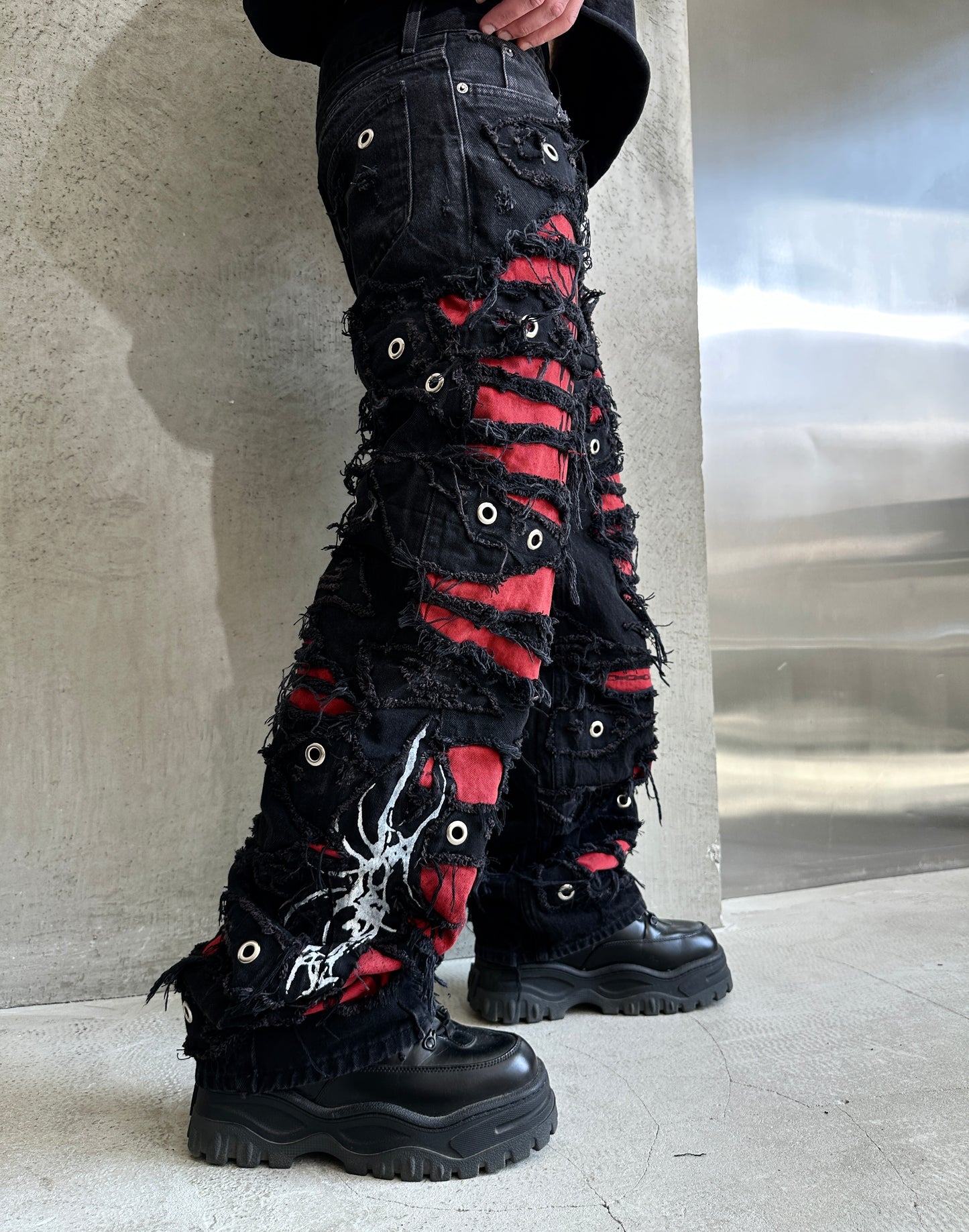 000/ CHAOS DISTRESSED PANTS
