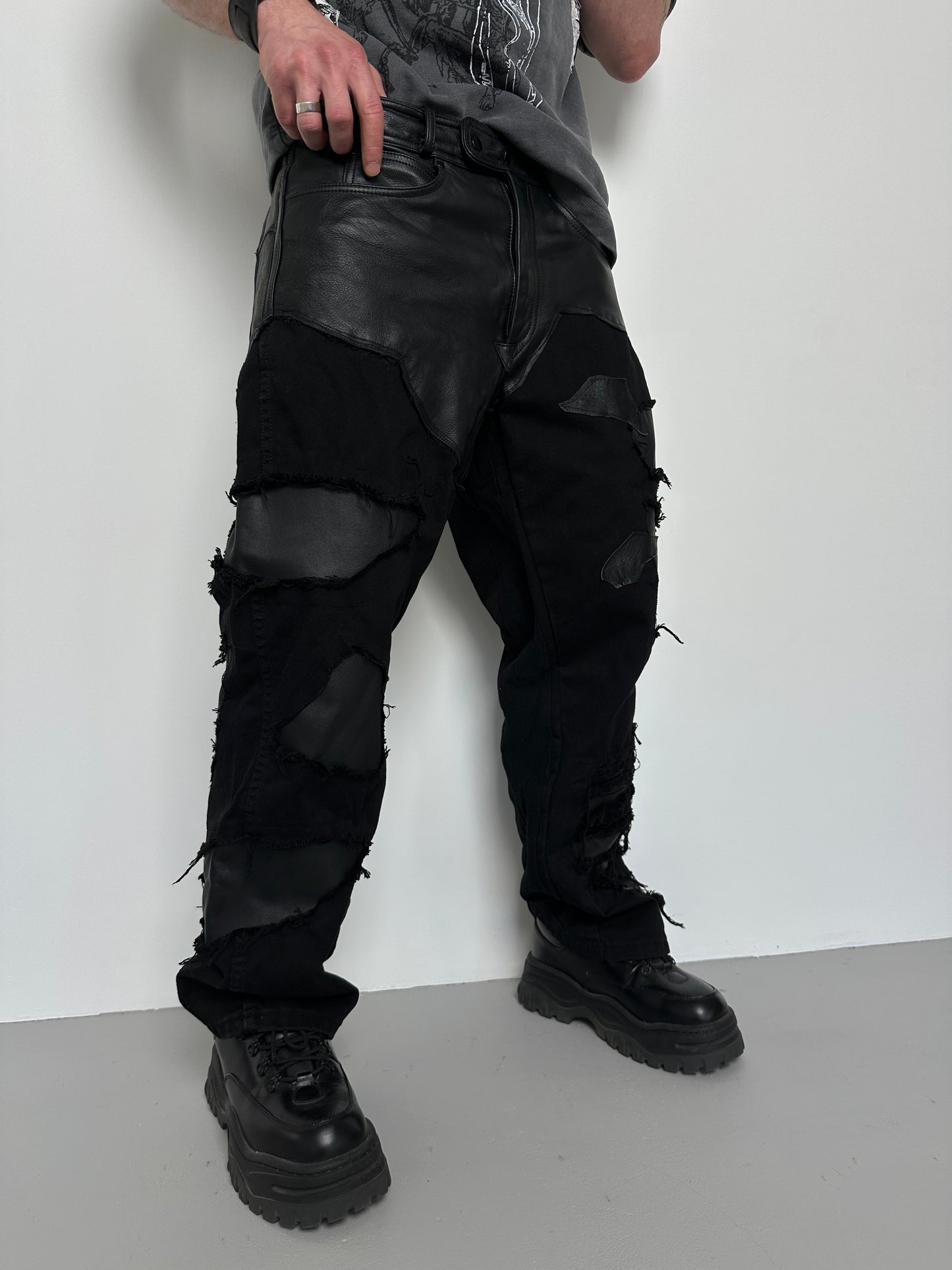 0/LEATHER DENIM PANTS