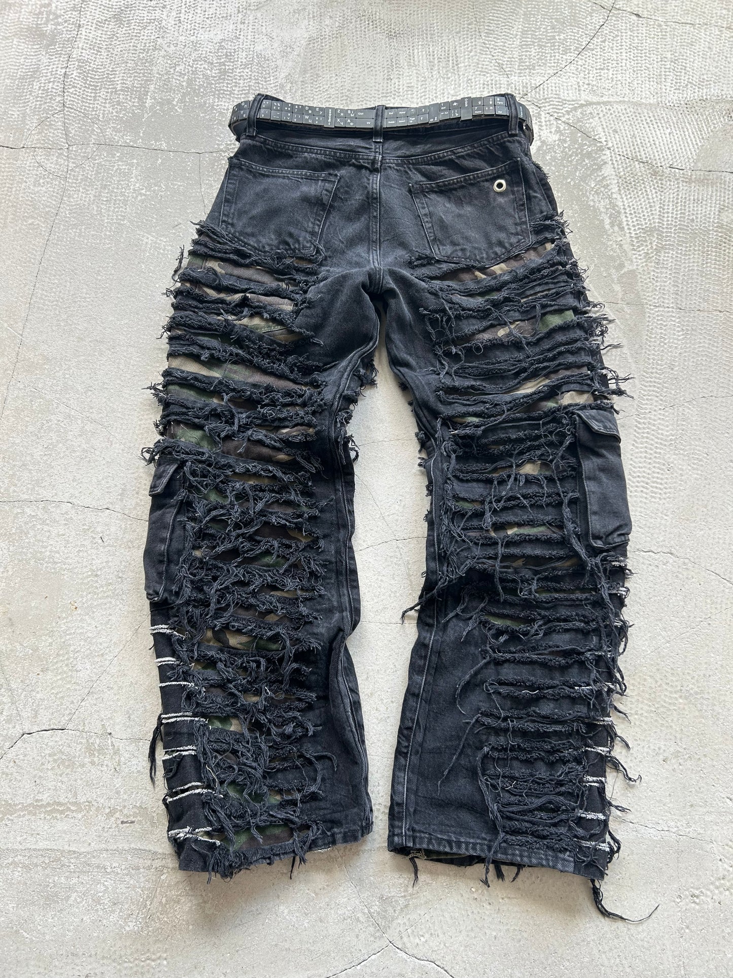 001/ WAR DISTRESSED CARGO PANTS