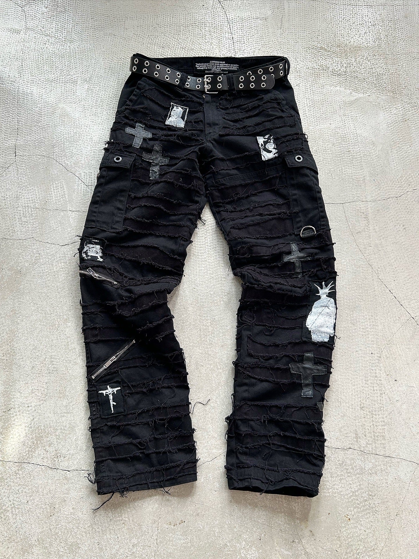 11DARK DISTRESSED CARGO PANTS