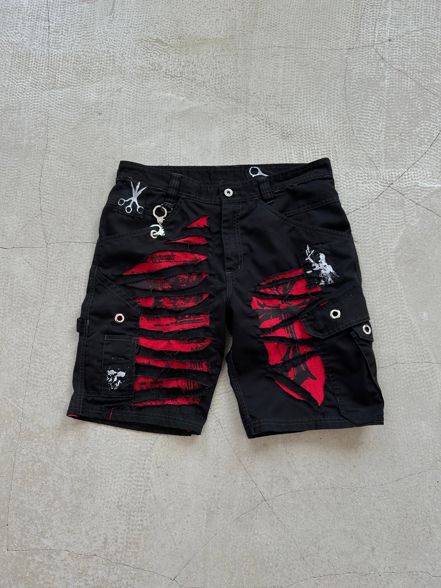 000/ BLEEDING SLASH RED CARGO SHORTS