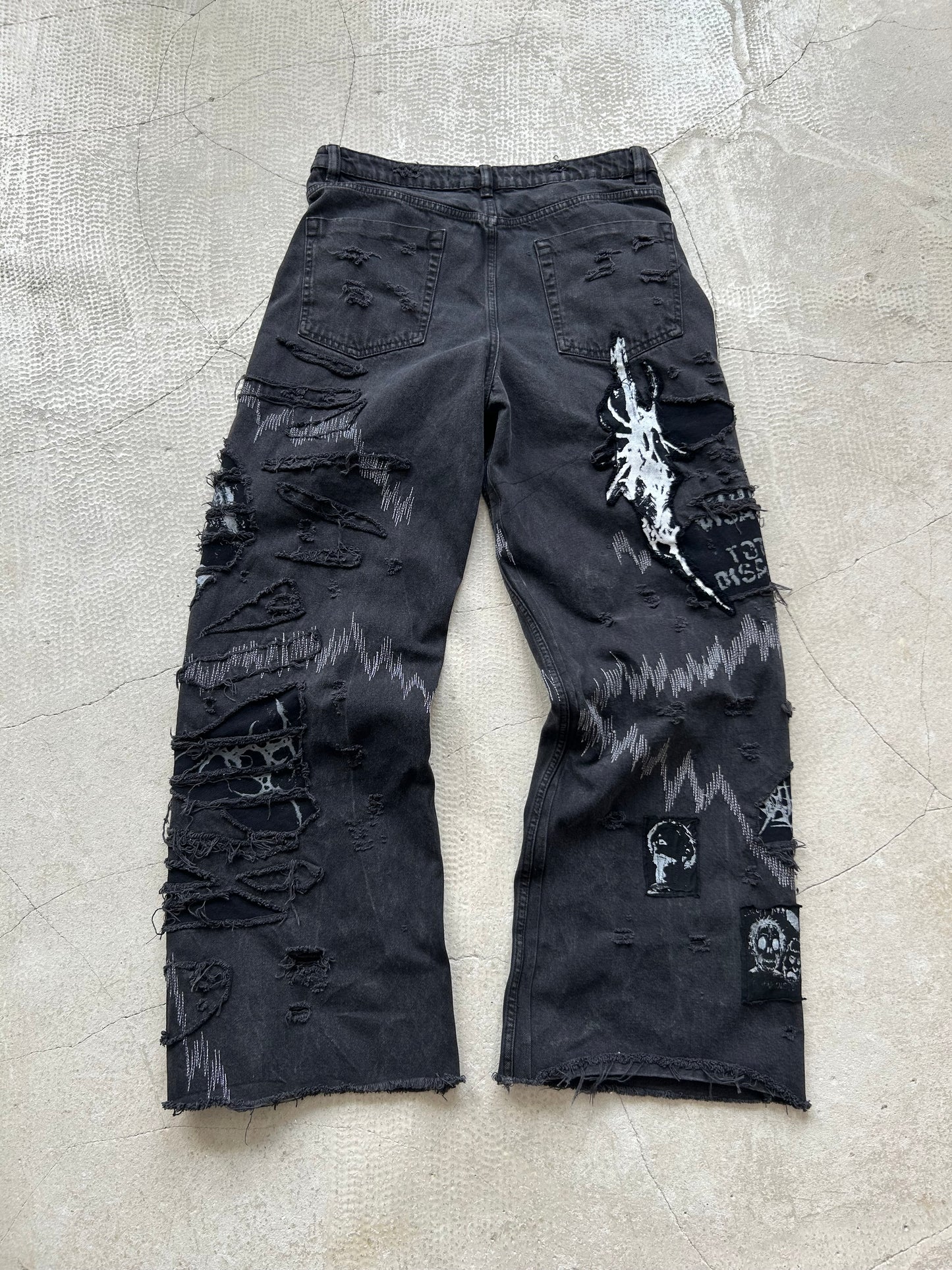 001/ DISTRESSED OBSCURA DENIM