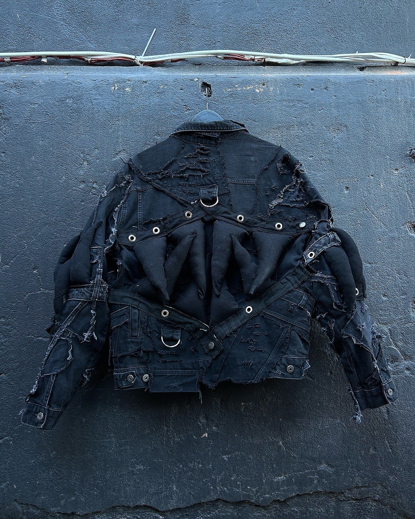 00JAWS DESTROYED JACKET