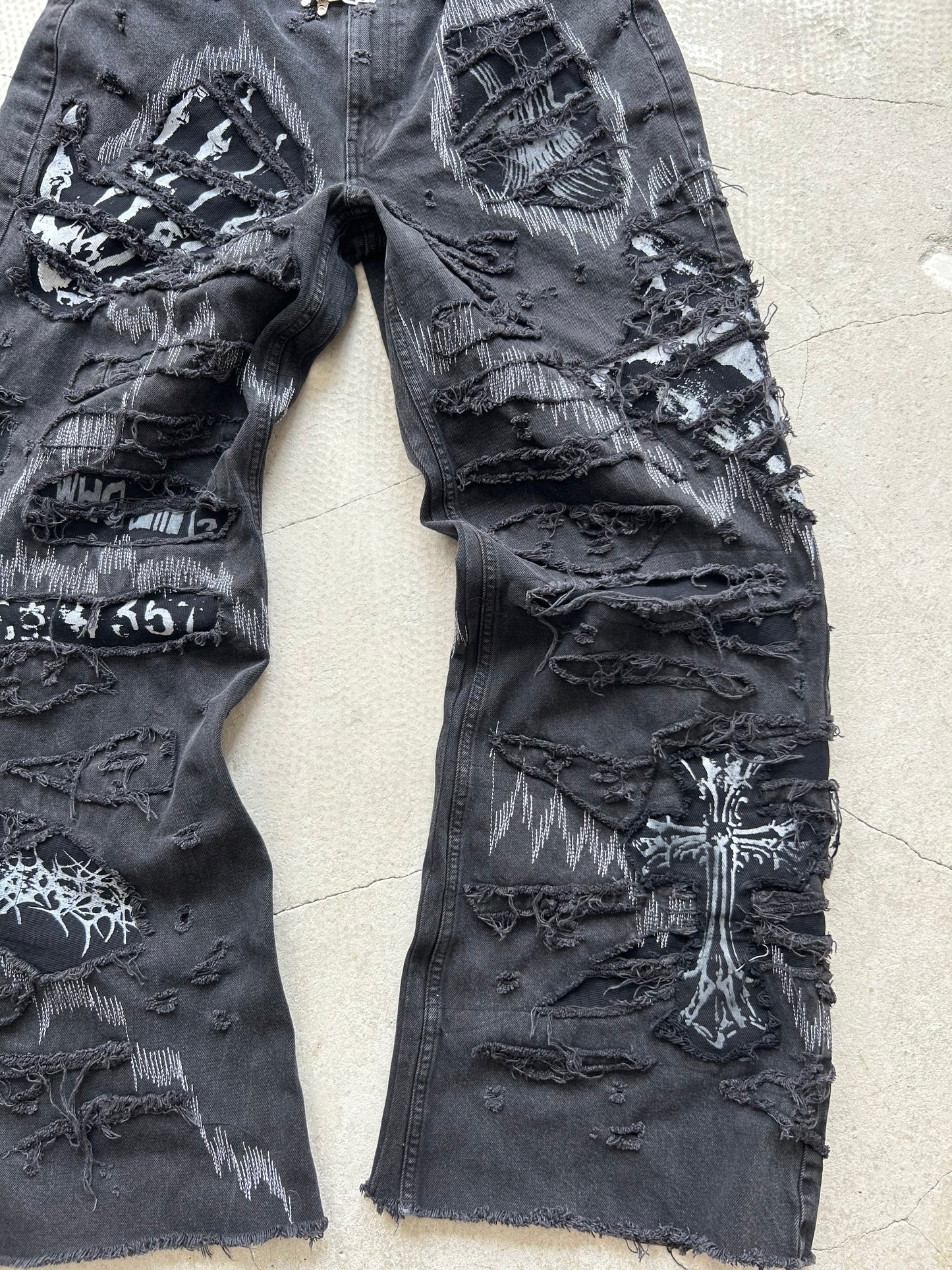 001/ DISTRESSED OBSCURA DENIM