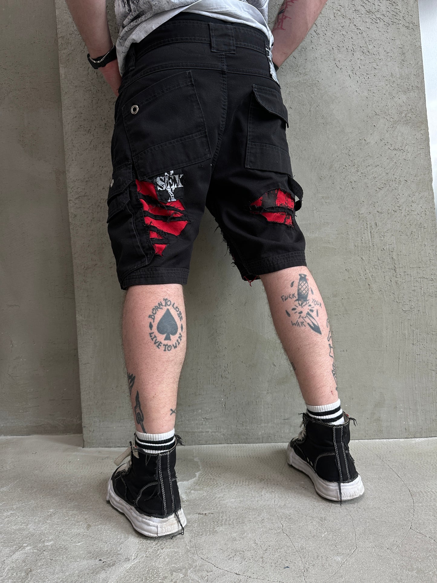 000/ BLEEDING SLASH RED CARGO SHORTS