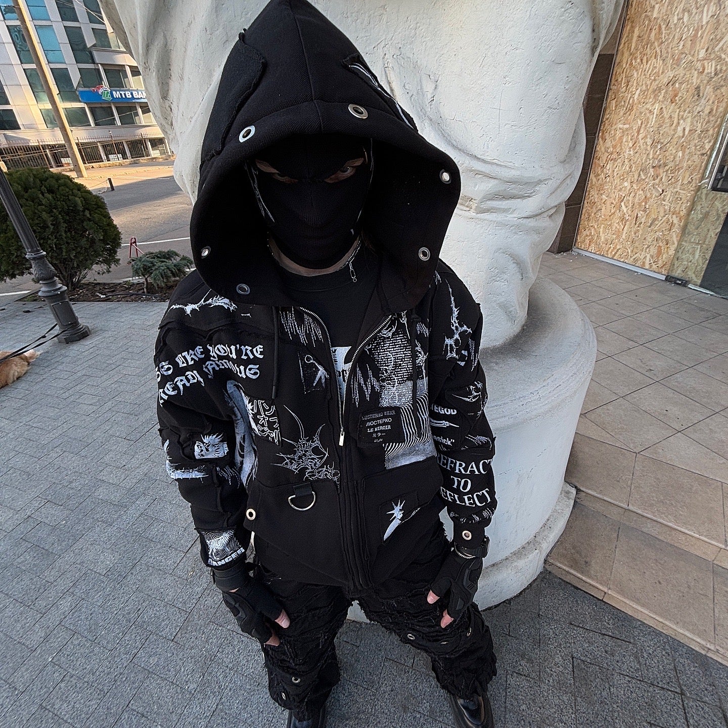 1111BLACK ZIP HOODIE