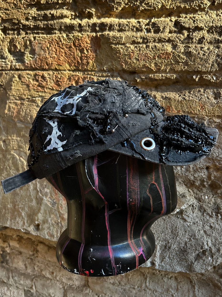 00/ DISTRESSED SCULPTURE WASHED CAP