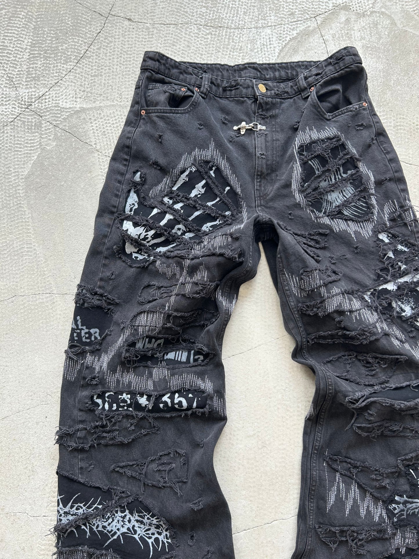 001/ DISTRESSED OBSCURA DENIM