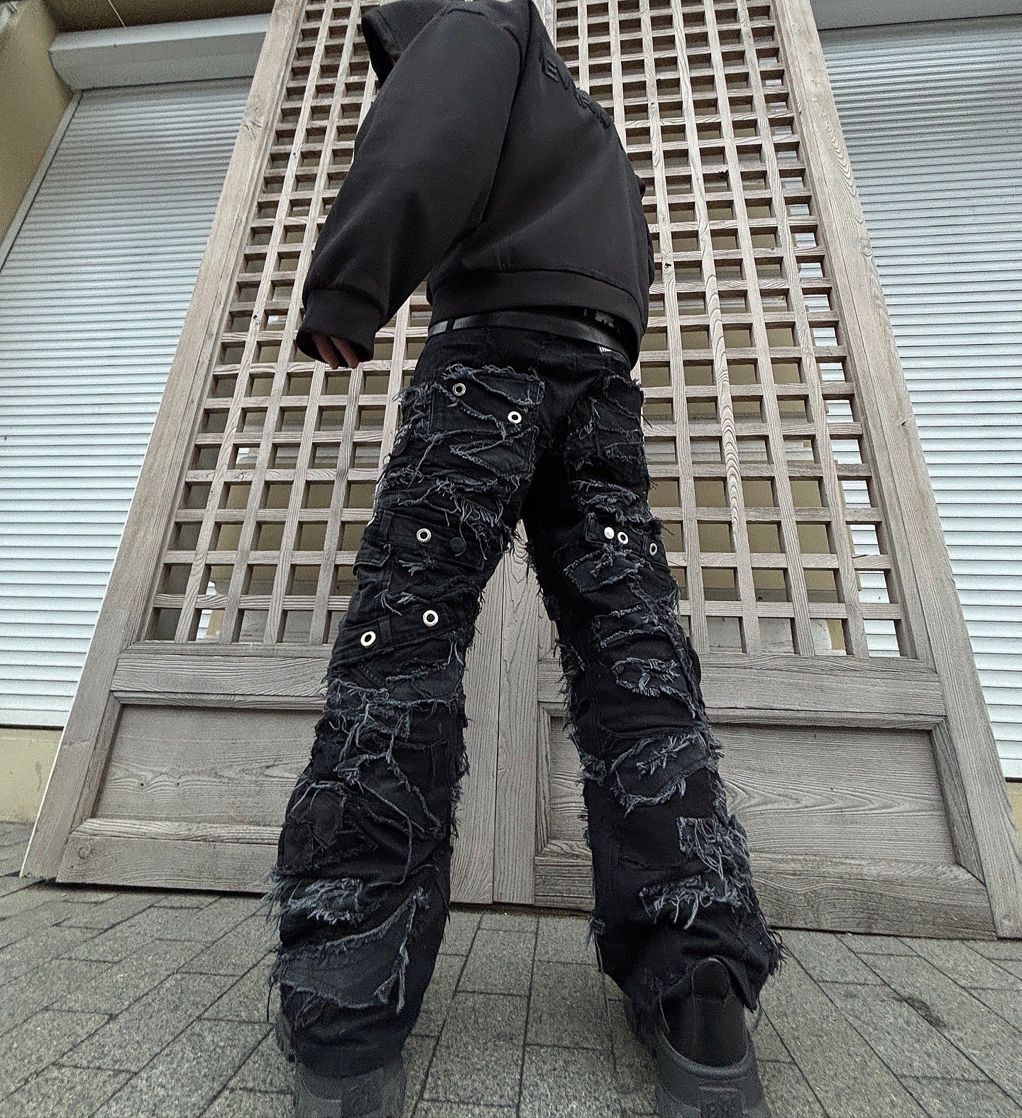 10DISTRESSED JAWS PANTS