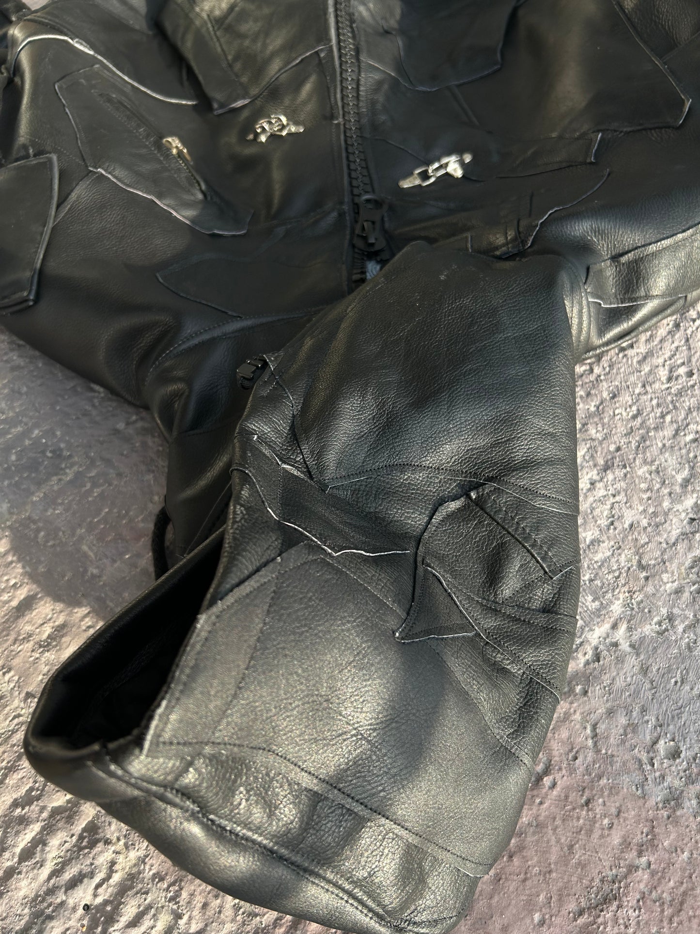 111HARD LEATHER DECONSTRUCTED BOMBER