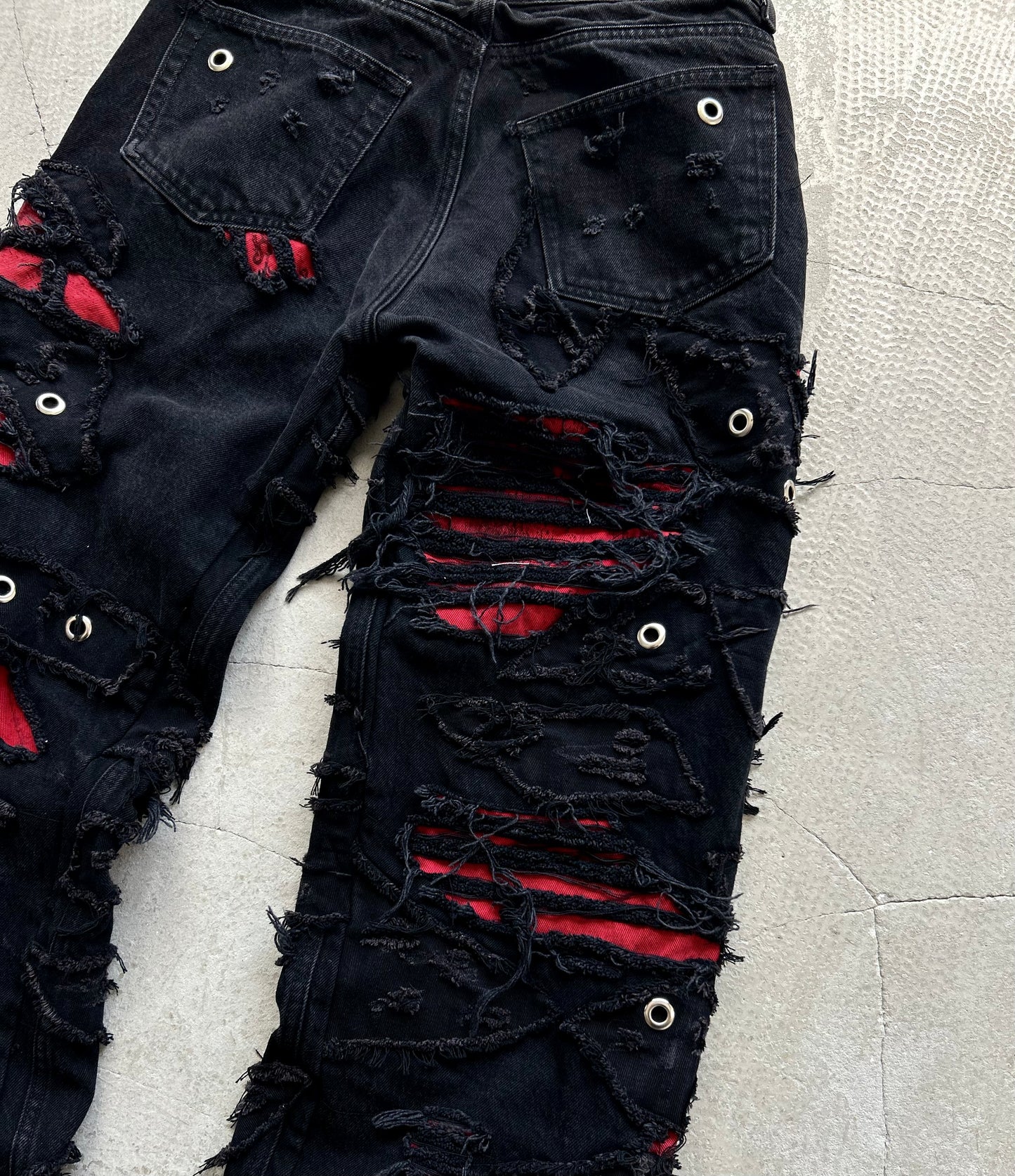 000/ CHAOS DISTRESSED PANTS