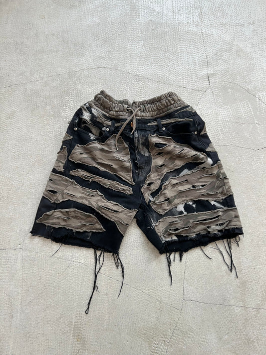 000/ ERODED LAYER SHORTS