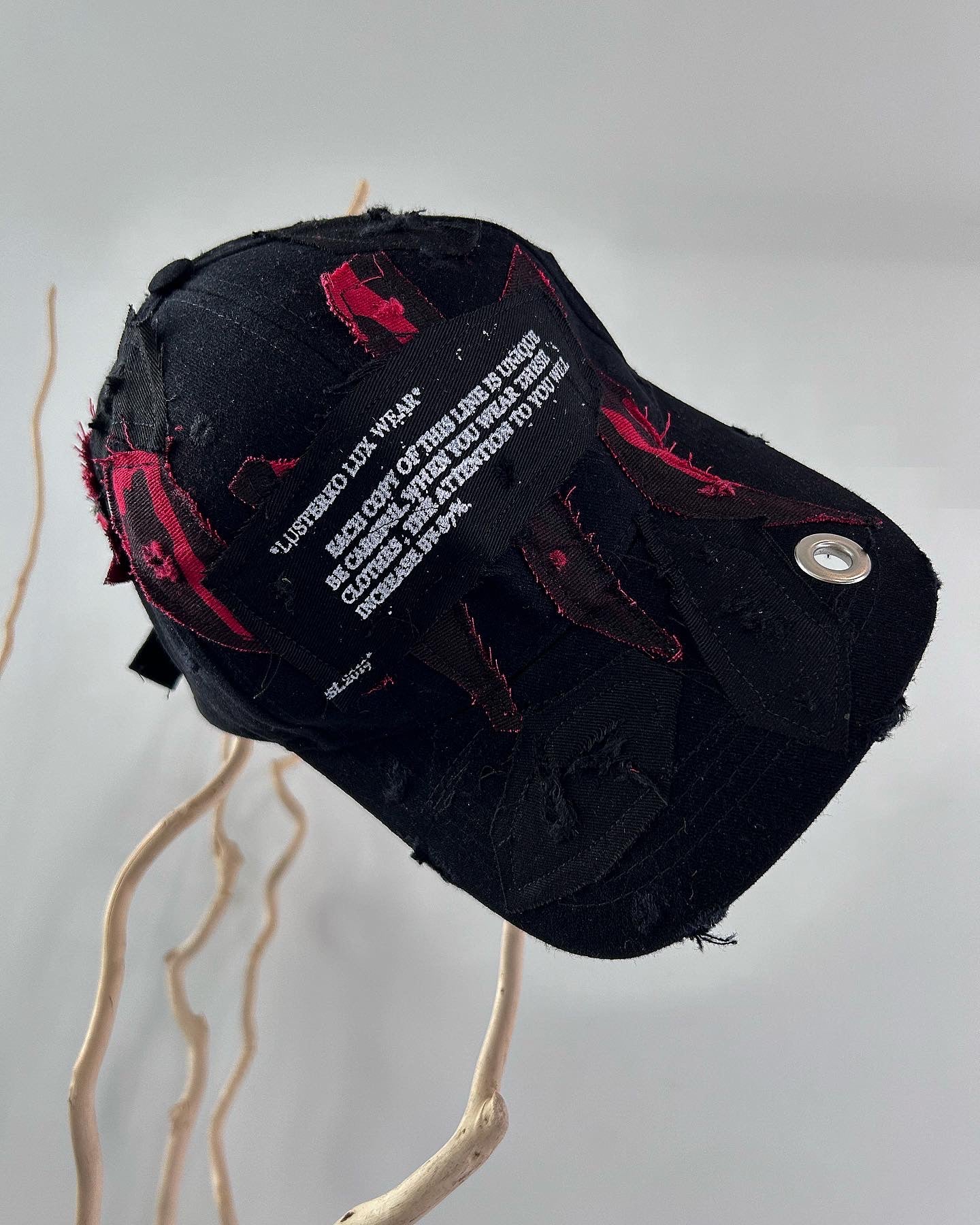 11BLACK/RED CAP