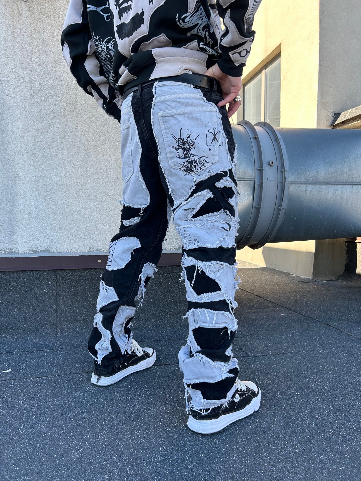 1BLACK/WHITE UPC PANTS