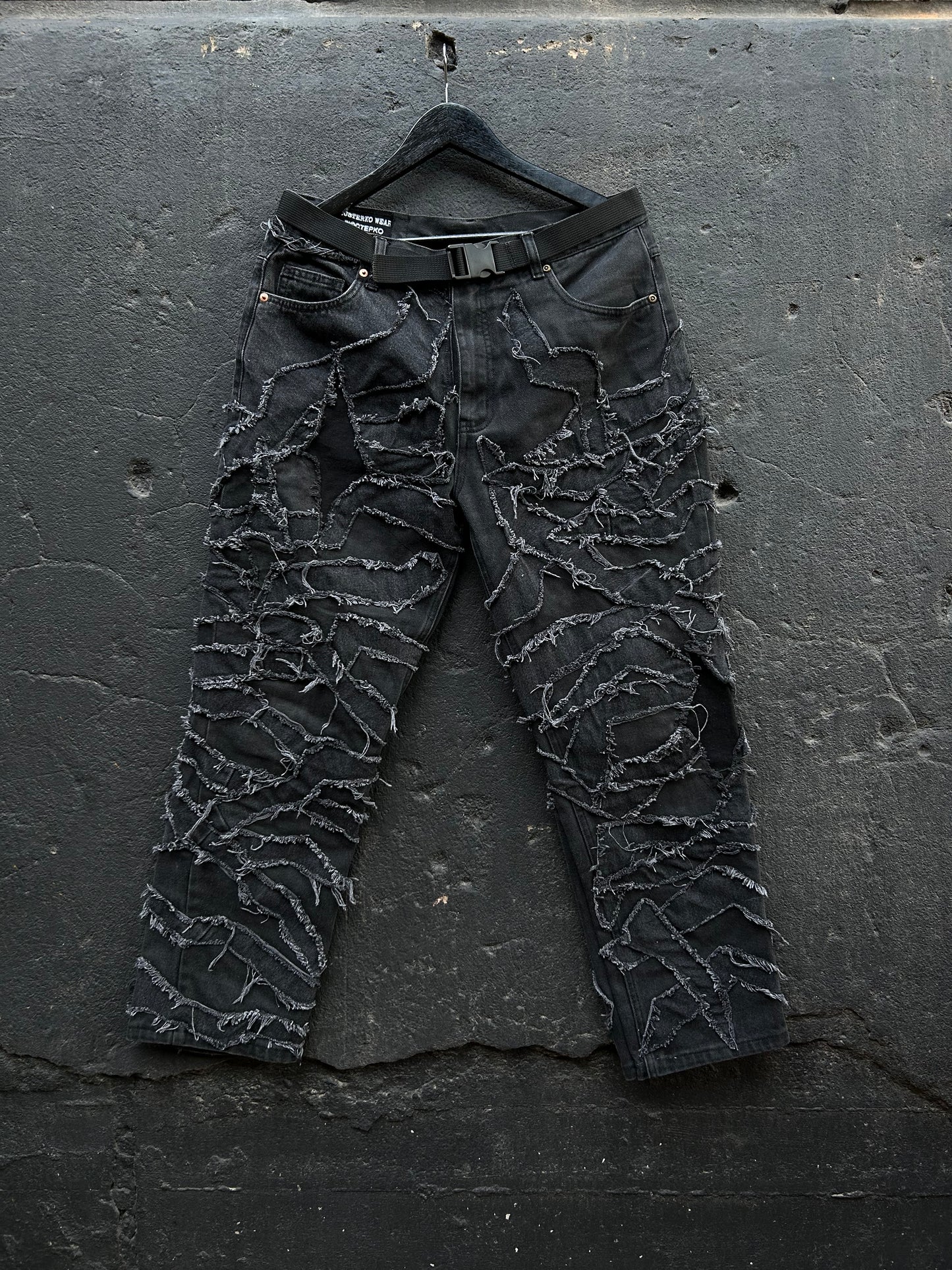 1111DIsTrESSEd PANTS