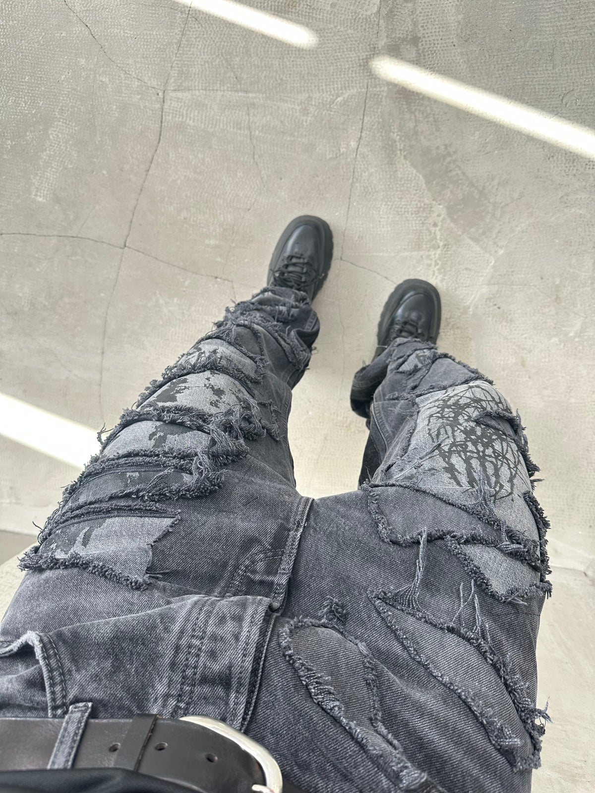 /FRACTURE JEANS